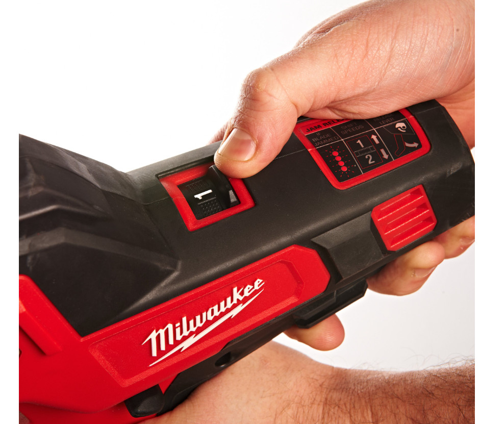 Milwaukee M12 CC-402C Cable Cutter Kit 2x 4.0Ah Batteries Charger Case 12V