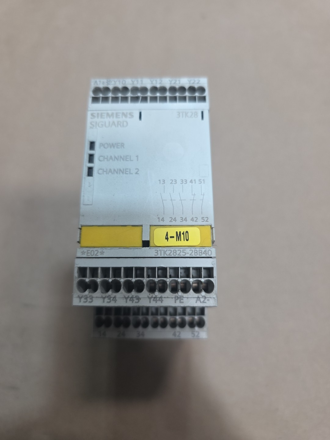 Siemens 3TK2825-2BB40 Safety Control Relay