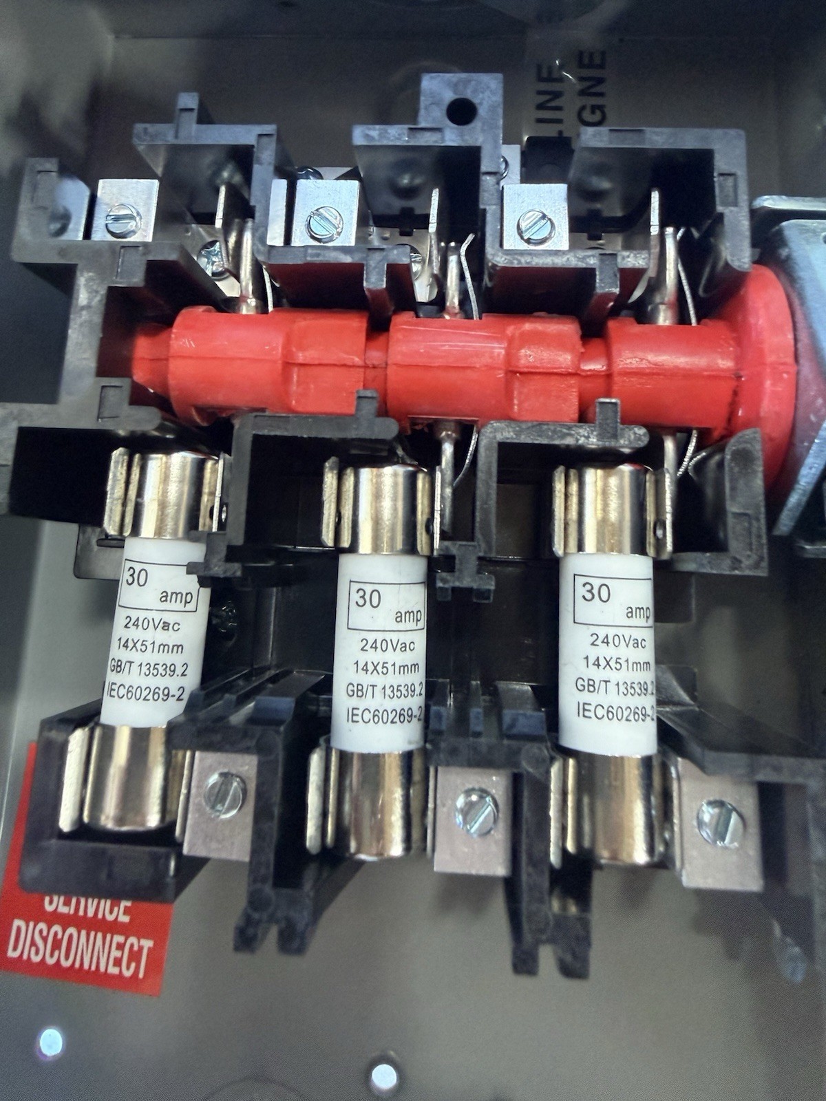 Enclosure 30 Amps Safety Disconnect Switch 240VAC-250VDC 3-poles Fuseable NEM 3R