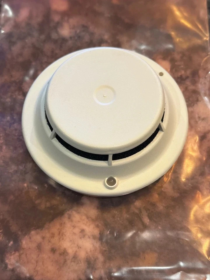 HFPO-11 SIEMENS FIRE ALARM SMOKE HEAT DETECTOR WITH BASE