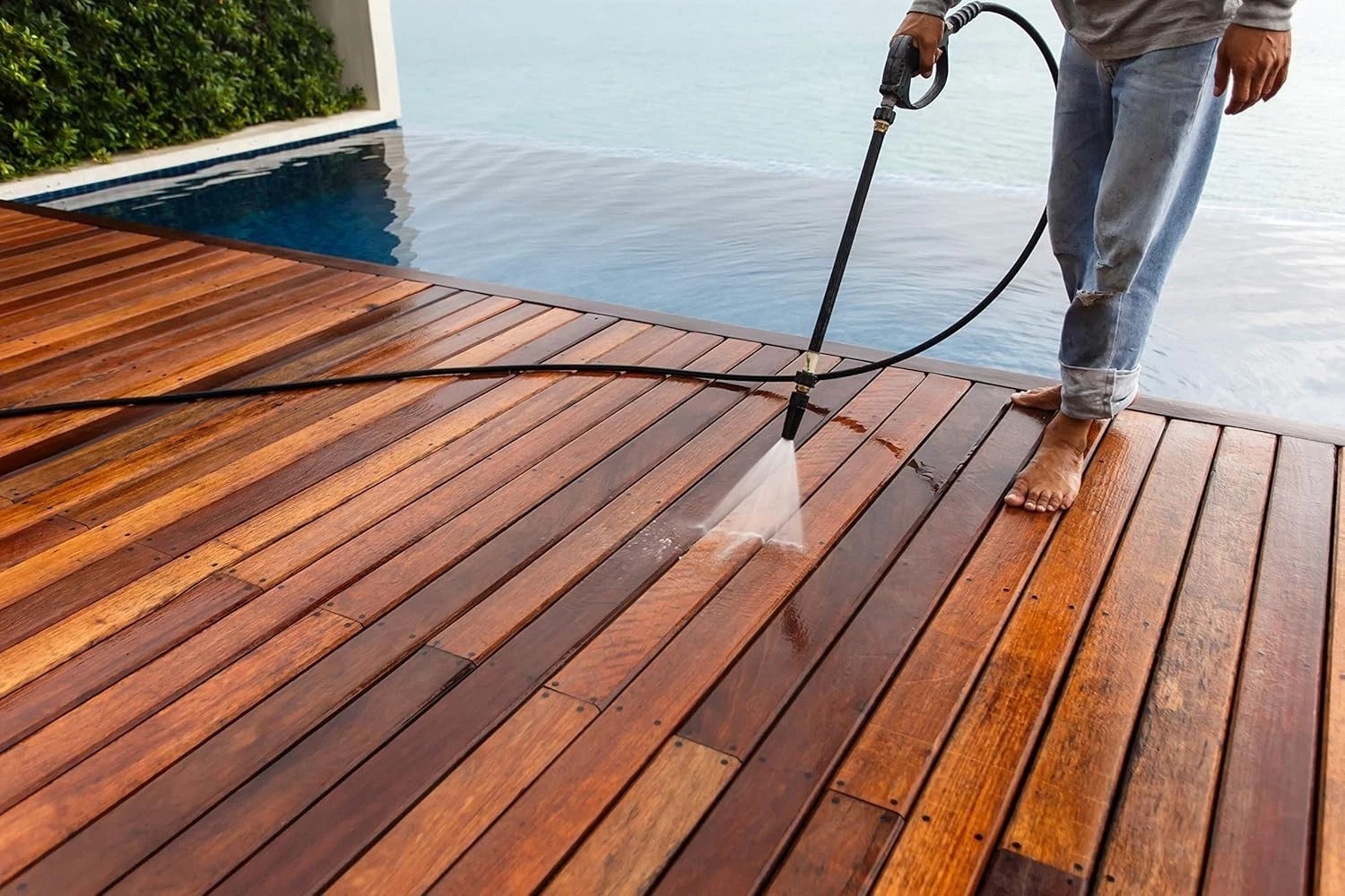 Fast-Drying Marine Wood Stain & Sealer – 1 Gallon for High Moisture Areas