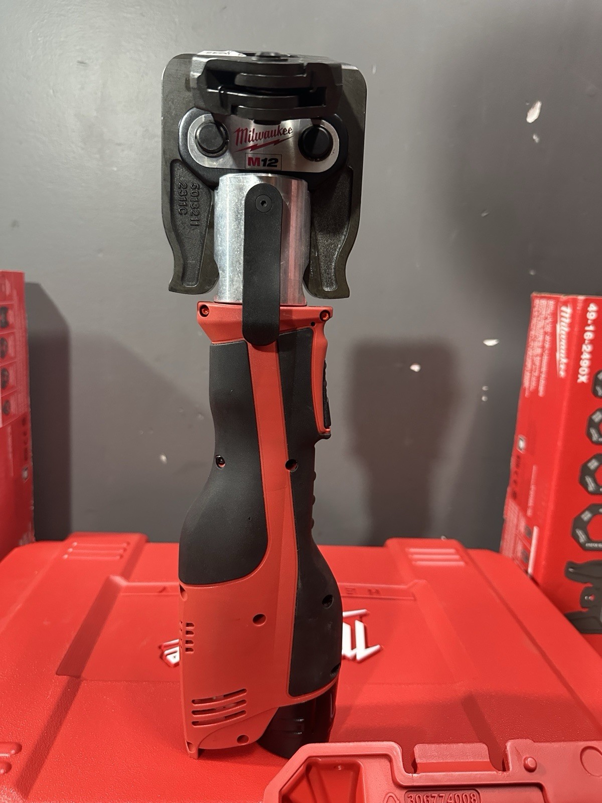 Milwaukee 2473-22 M12 Force Logic Press Tool With Pivoting CTS Jaw Bundle