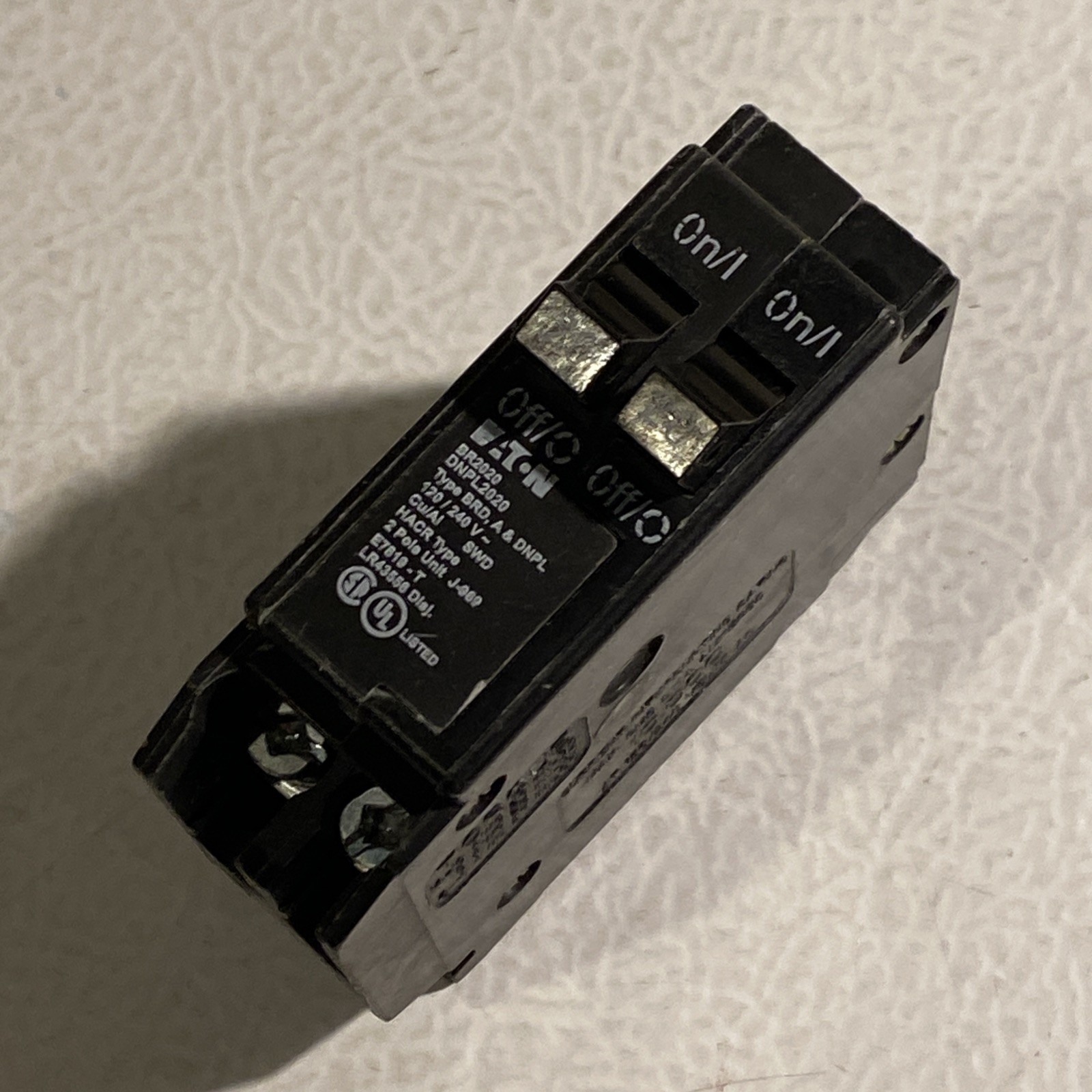 Eaton BR2020 20A 120V Tandem Breaker – Twin Single Pole No Rejection Clip Black