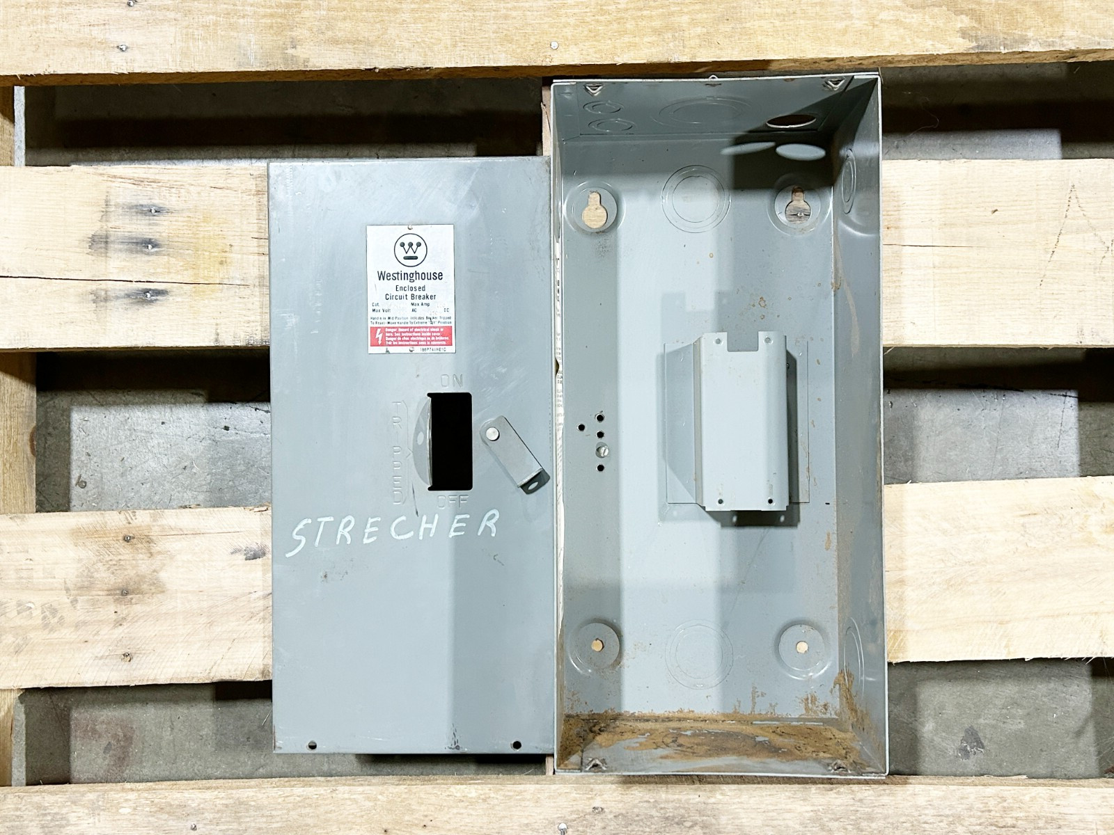 Westinghouse SFDN100 Circuit Breaker Enclosure 15-100A 600V Nema 1