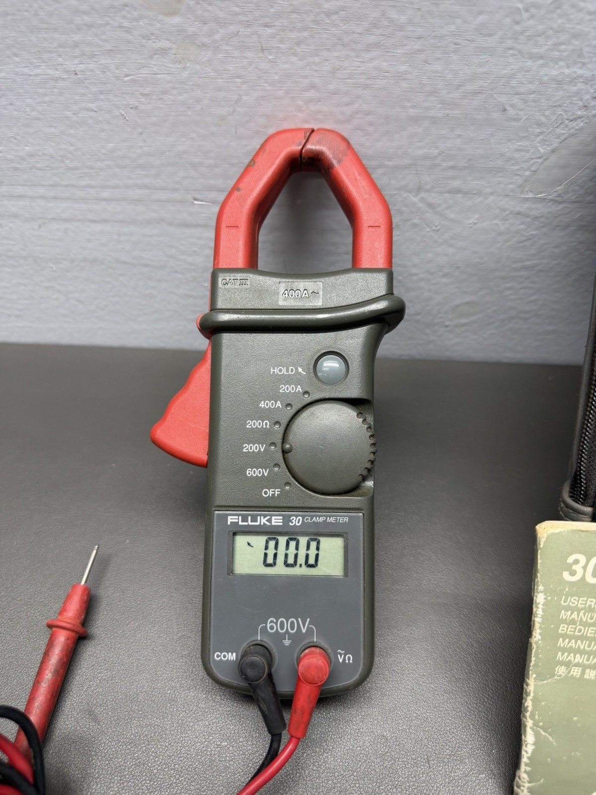 Fluke 30 Clamp Meter 600V 400A Digital Multimeter w/ Case & Leads WORKING