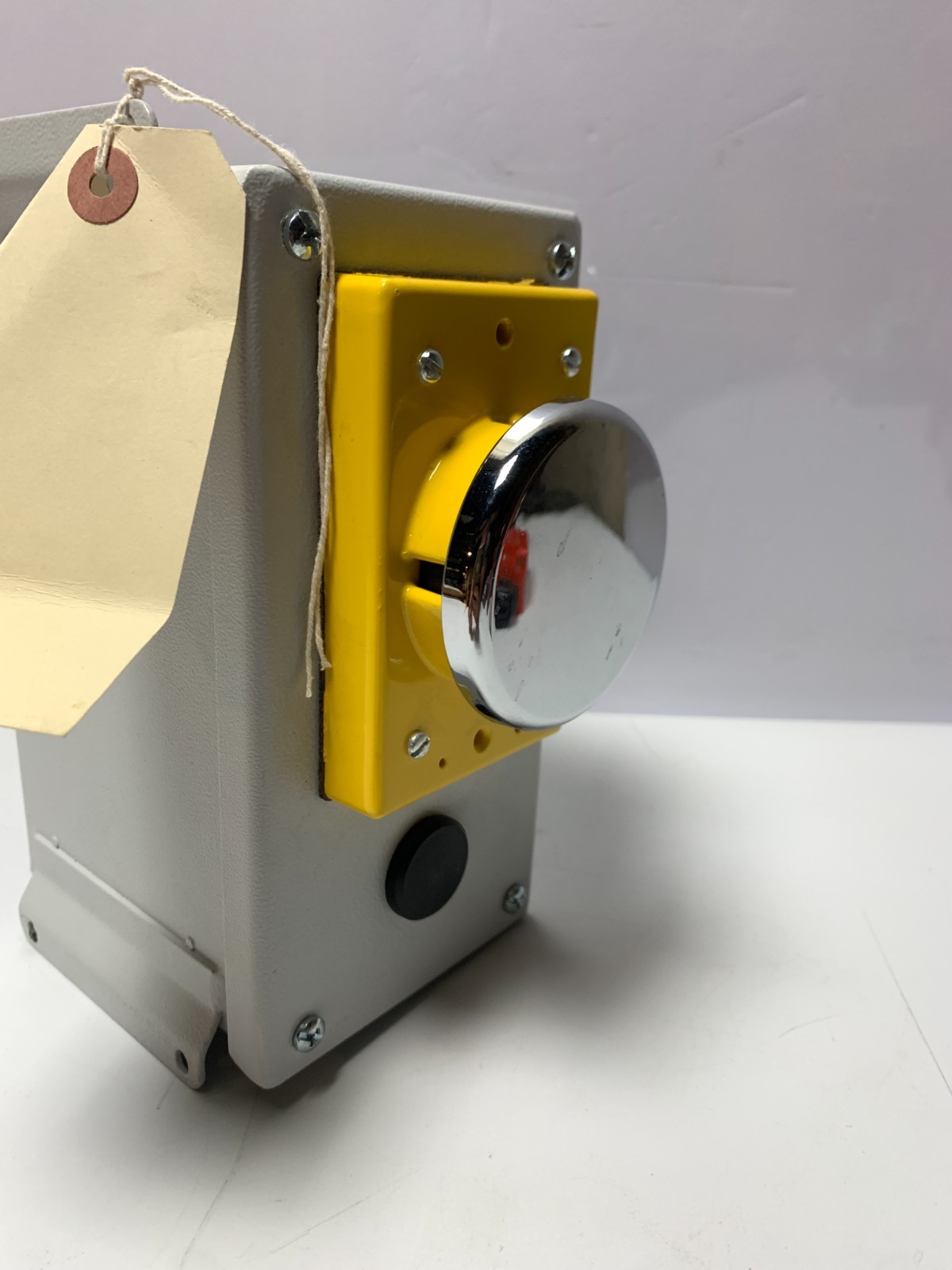 Allen Bradley 800P-F2CAV / HOFFMAN E3PBX/SPL 8.5″ x 5.10″ x 4.10″