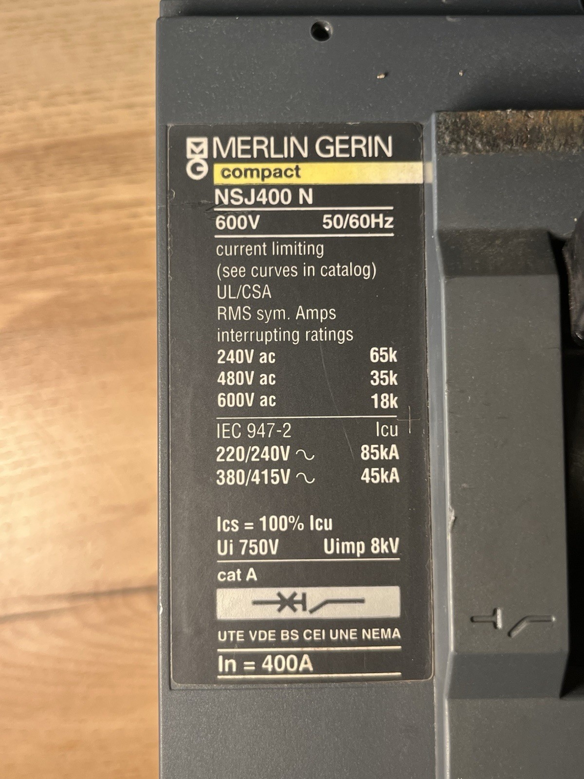Merlin Gerin 3 Pole 400 Amp Compact NSJ400N Circuit Breaker 3P 400A 600V STR23SP