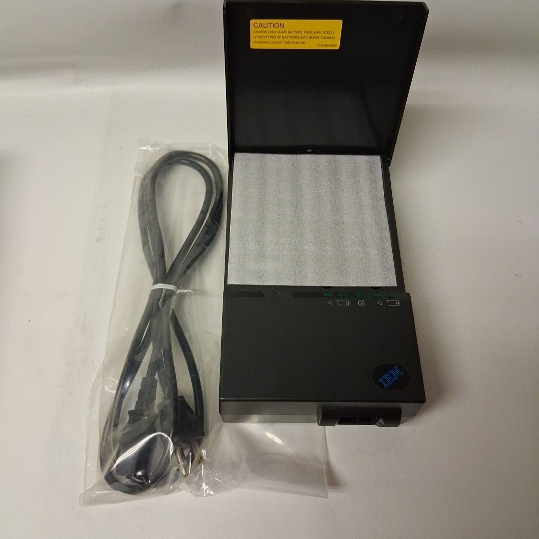 IBM QUICK CHARGER 100V-240V 50/60Hz 66G2827…………W9S1