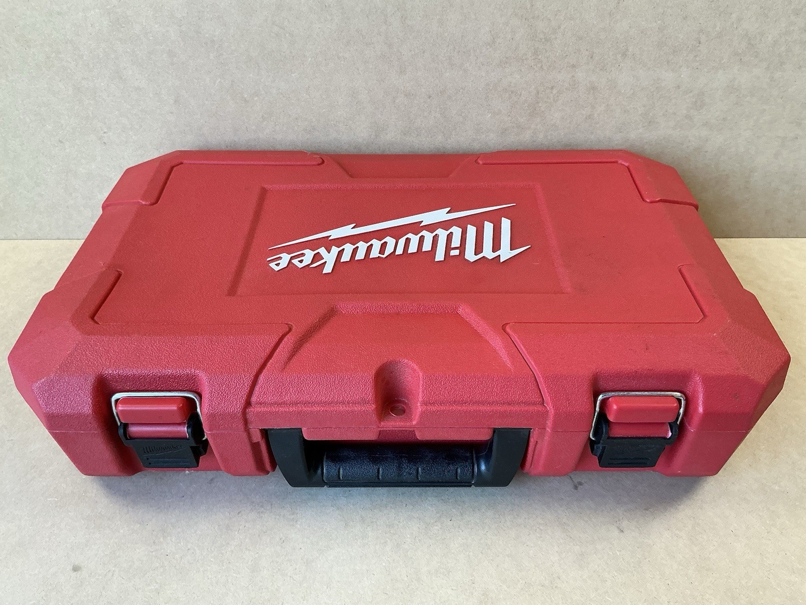 Milwaukee 5262-21 8-Amp Corded 1″ SDS D-Handle Rotary Hammer CASE ONLY!!