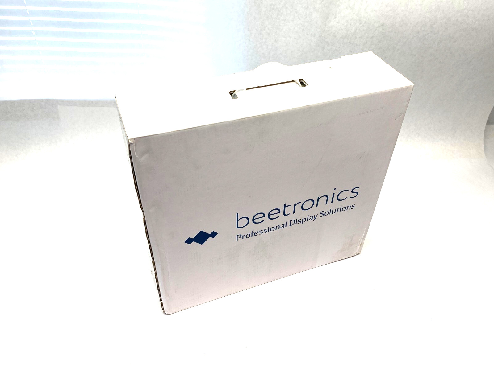 Beetronics BEE-13TS7M Touchscreen Monitor 13″ w/ Wall Mount & Remote Kit