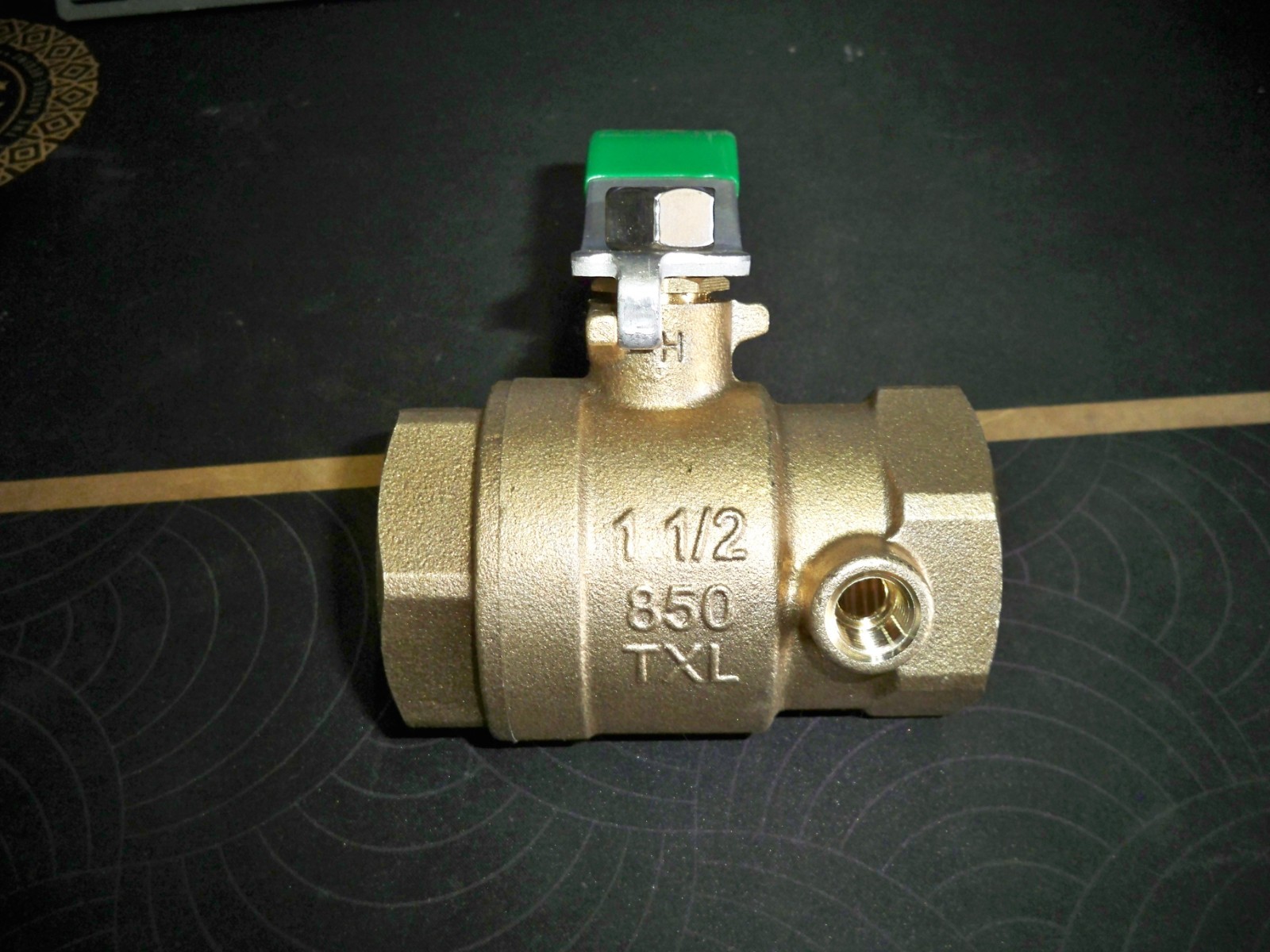 Wilkins ZURN 112-850TXL- 1-1/2″ Full Port Bronze Ball Valve Tapped