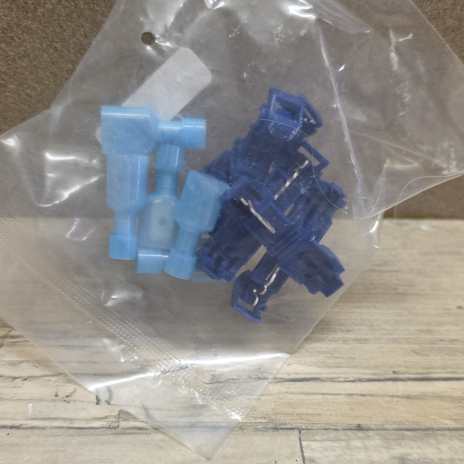 Blue & Light Blue Disconnect Crimp Connectors, 16-20 AWG, Copper, Plastic