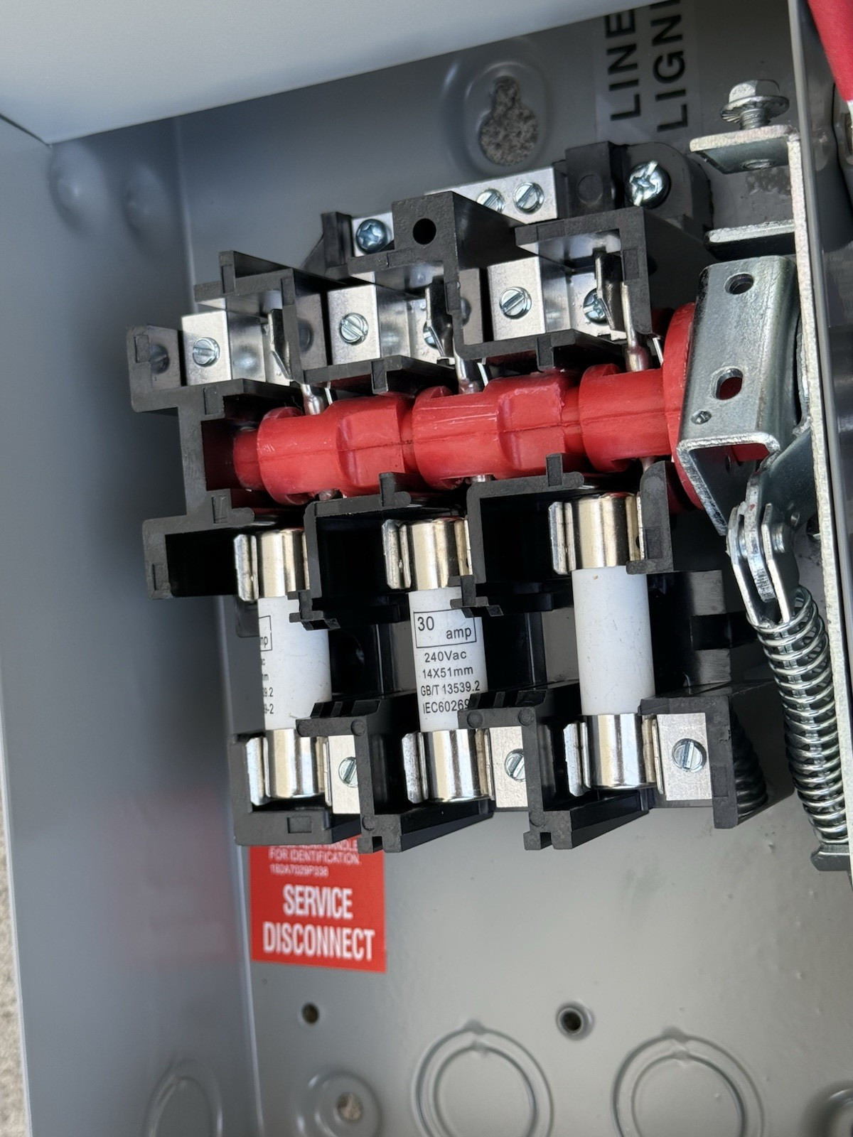 Enclosure 30 Amps Safety Disconnect Switch 240VAC-250VDC 3-poles Fuseable NEM 3R