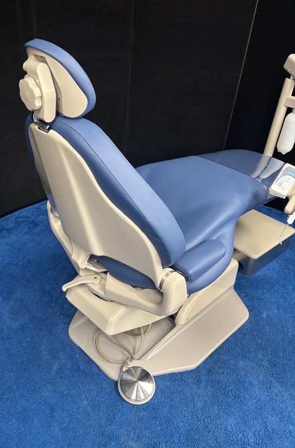 ADEC 1040 Chair w/ Radius Euro Delivery, Vector Electric Handpiece System, Vinyl