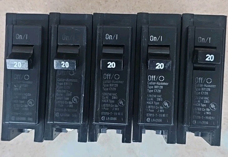 LOT OF 5 Cutler Hammer BR120 1 Pole 20 Amp Type C120 Circuit Breaker