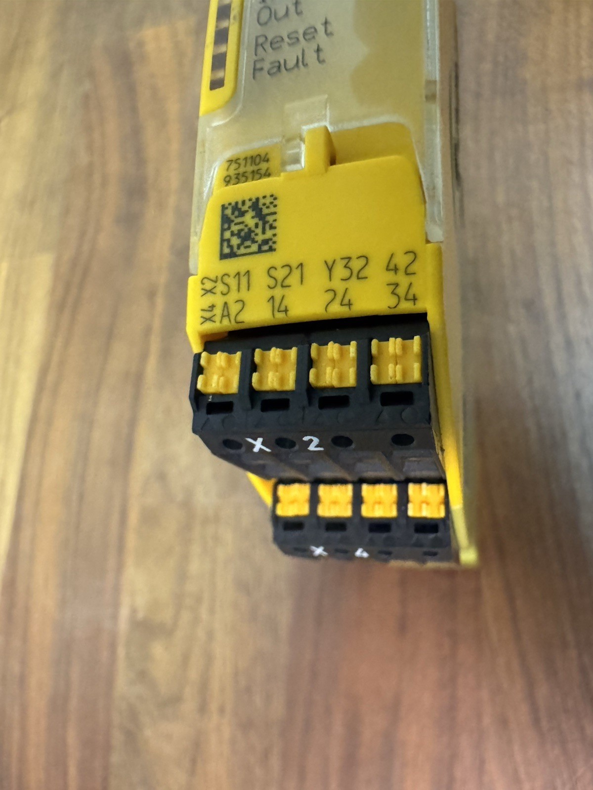 New OEM PILZ Safety Relay 751104 PNOZ S4 C 24VDC 3N/O 1N/C Germany NextDay Air