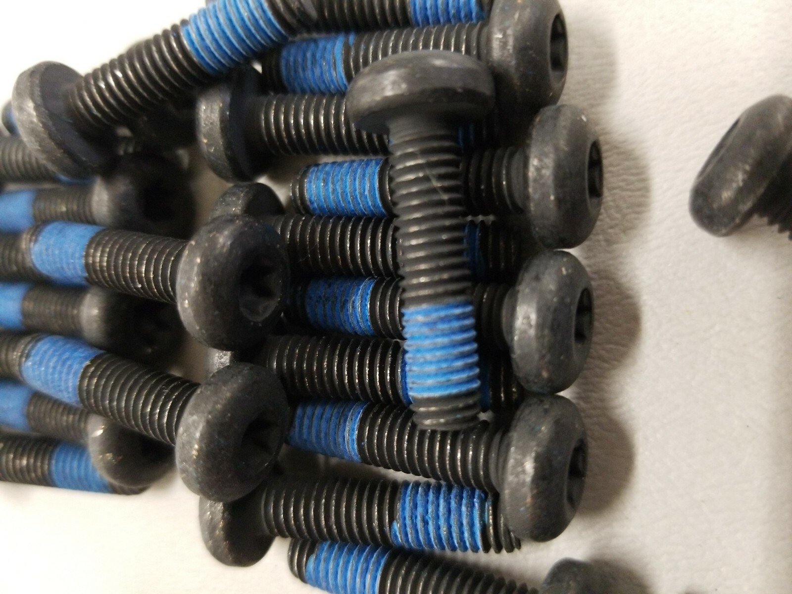 M6 x 25mm steel 6-Lobe Button Head T30 Torx Machine Screws 8468-626