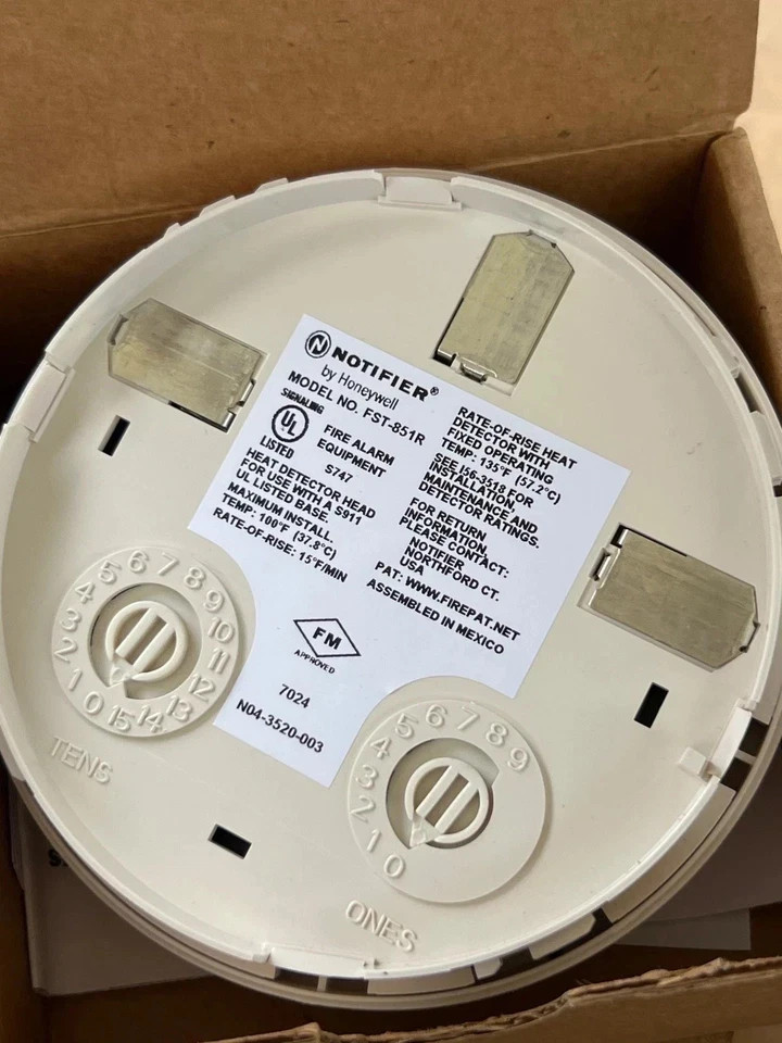 Pack of twenty-five (25) FST 851R Notifier Smoke Detector Head Only