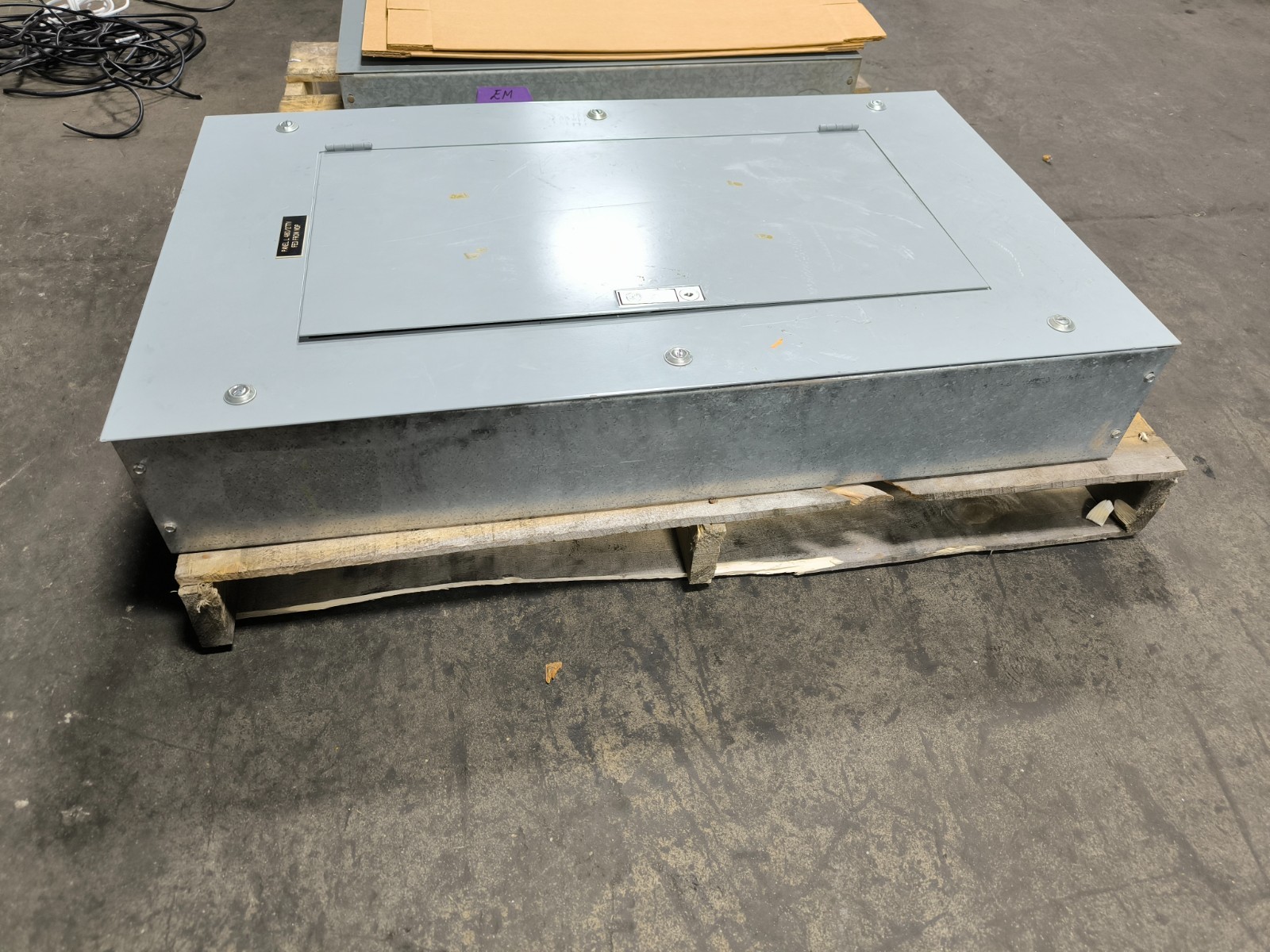 GE General Electric NHB Lug Panelboard 100 Amp 120/208V 3 PH 4W 32 Space Key