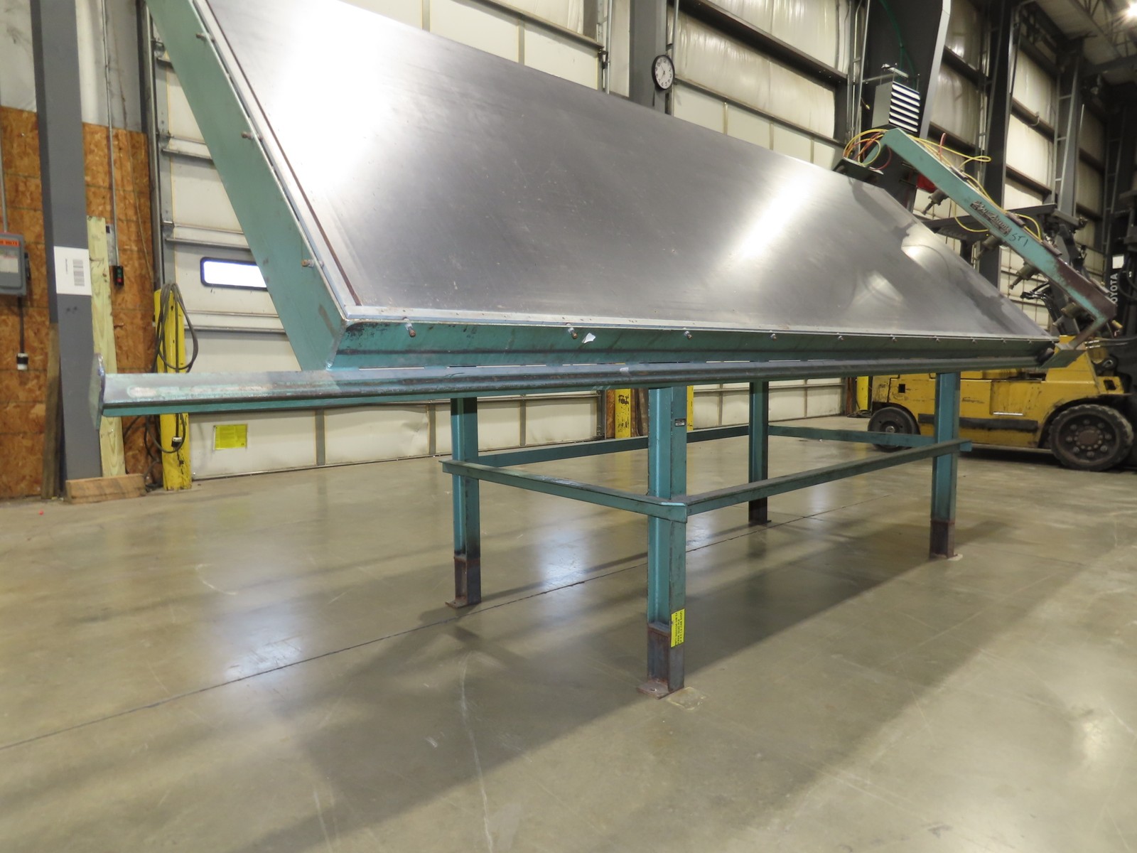 RM Evans Ezy Frame 4’x 12′ Face Frame Assembly Pneumatic Clamp Table 45°