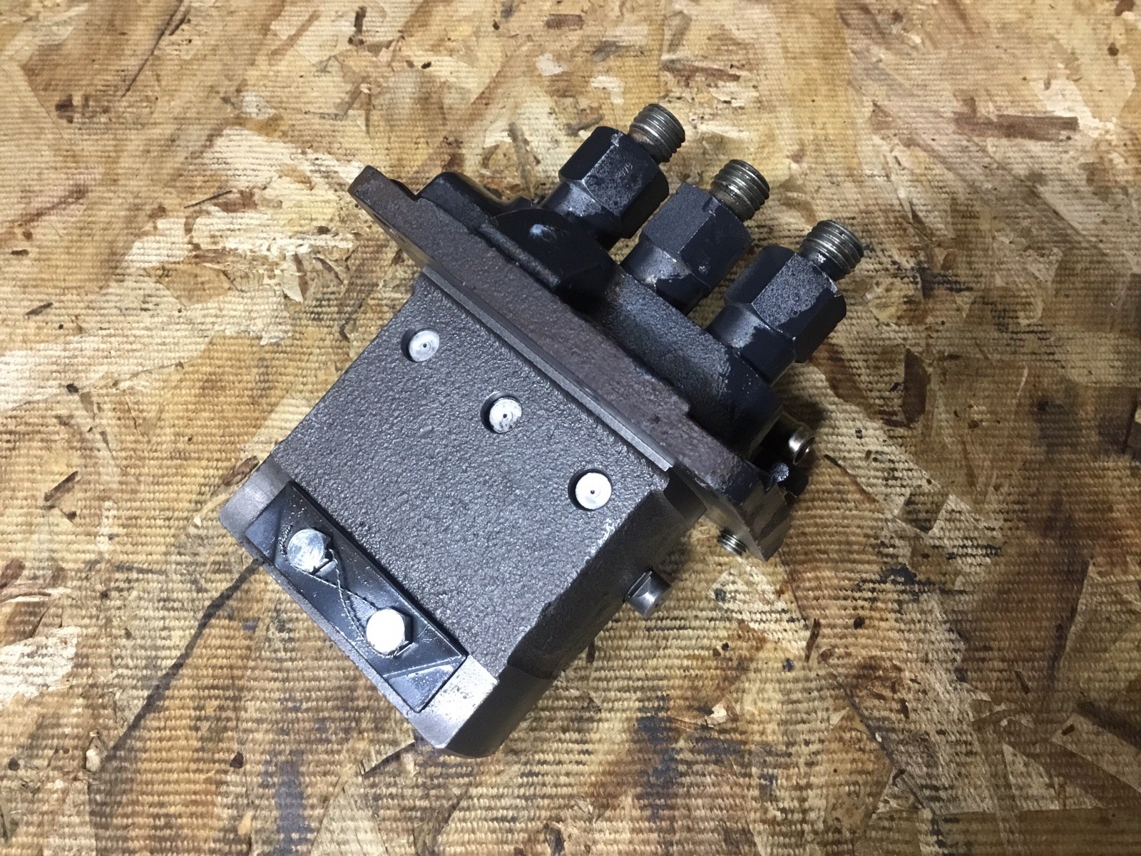 Used Daedong Fuel Injection Pump for Kioti 3C100LWS Engine 9413035237