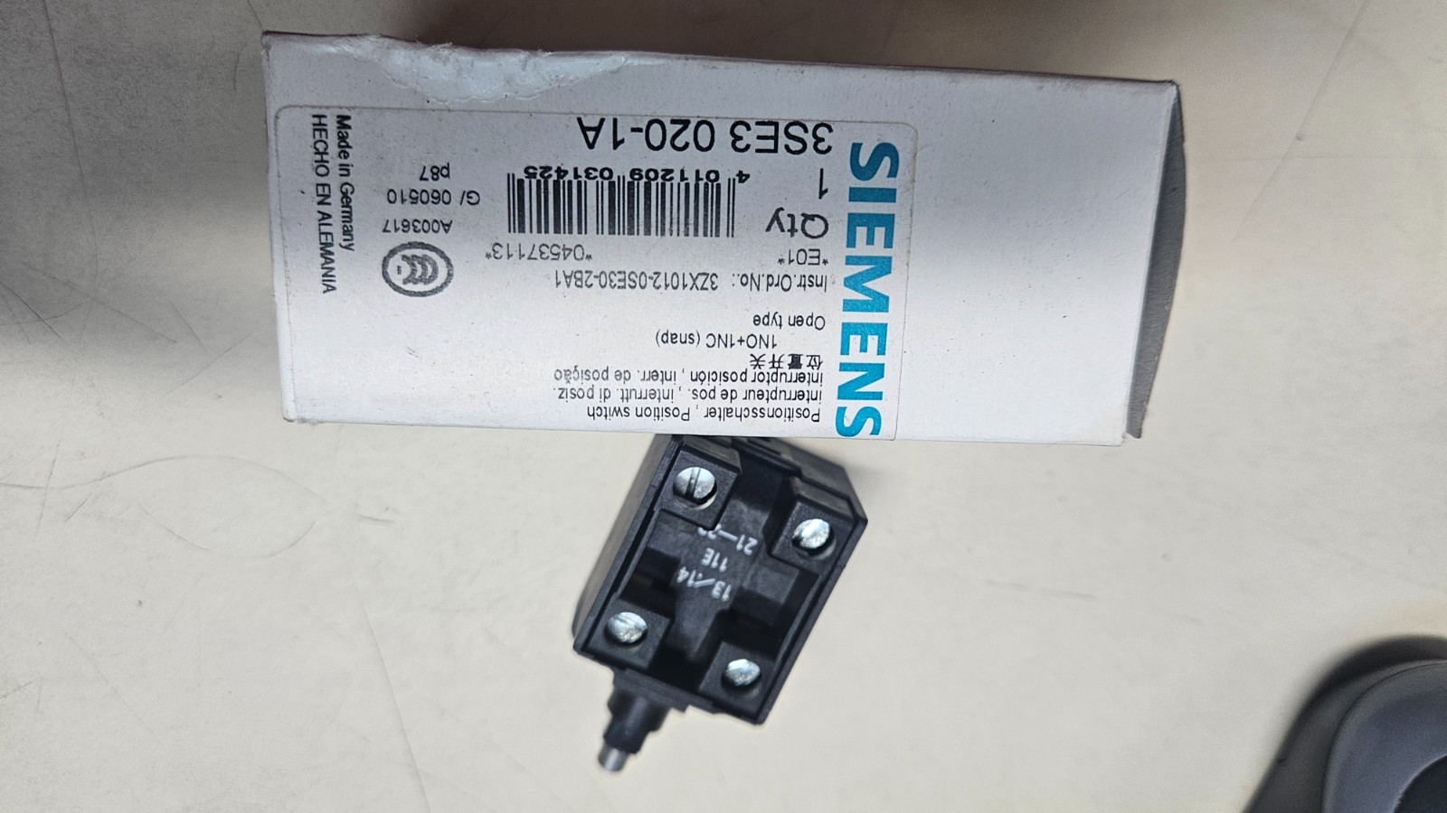 Siemens 3SE3020-1A Position Switch 1NO+1NC Unenclosed