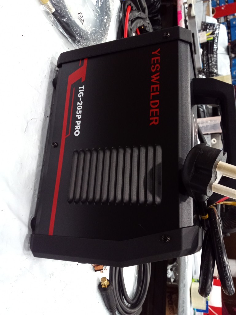 YESWELDER TIG-205P 205A 3-in-1 Welder, DC/Pulse TIG & Stick, 110V/220V
