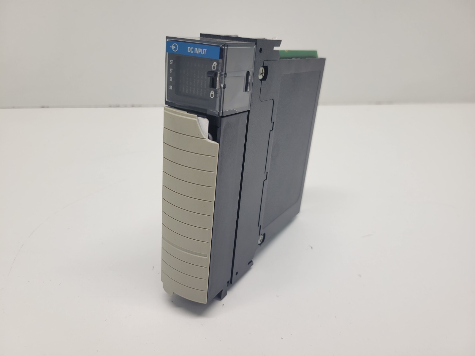 GOOD USED! ALLEN-BRADLEY 32PT 24VDC INPUT MODULE 1756-IB32 *CHIPPED*