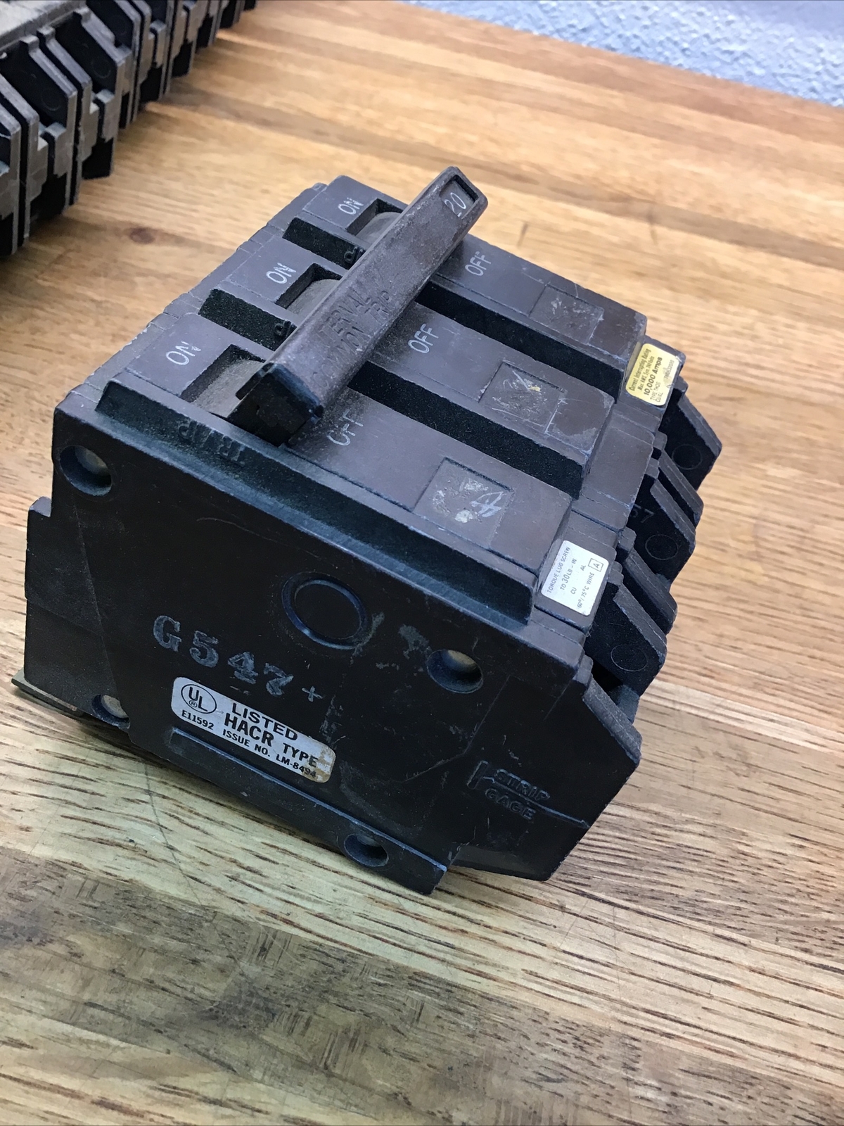 (1) G E 20 AMP 3 POLE CTL / HARC COMMON TRIP CIRCUIT BREAKER