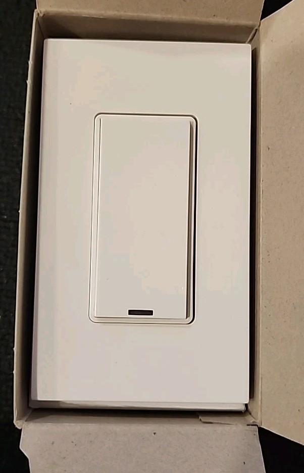 NEW LEVITON RDGSW-1CW DIGITAL SWITCH 1 BUTTON GREENMAX