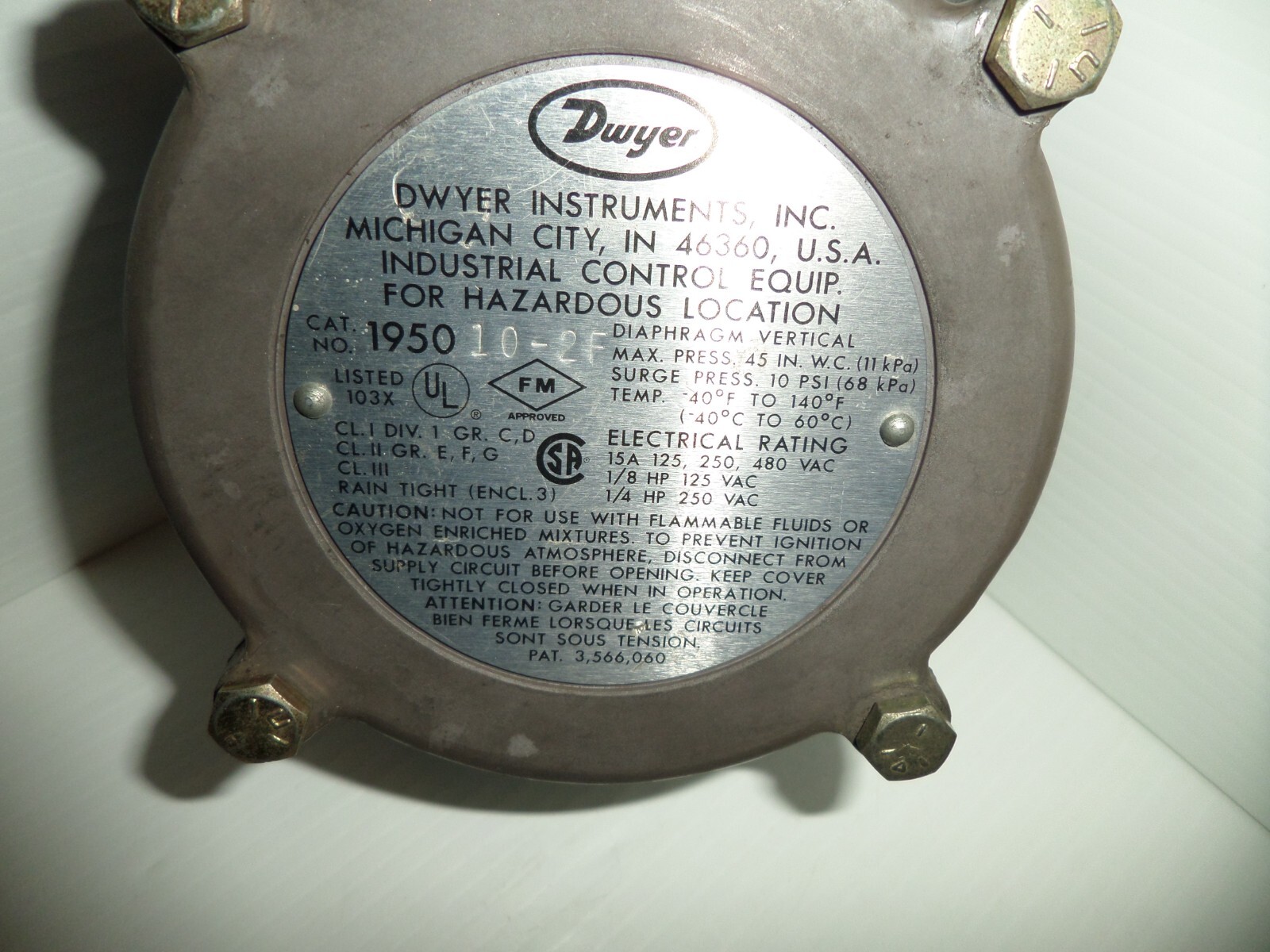 ⭐NEW IN BOX⭐ DWYER 1950-10-2F EXPLOSION PROOF PRESSURE SWITCH Shipped from USA⭐