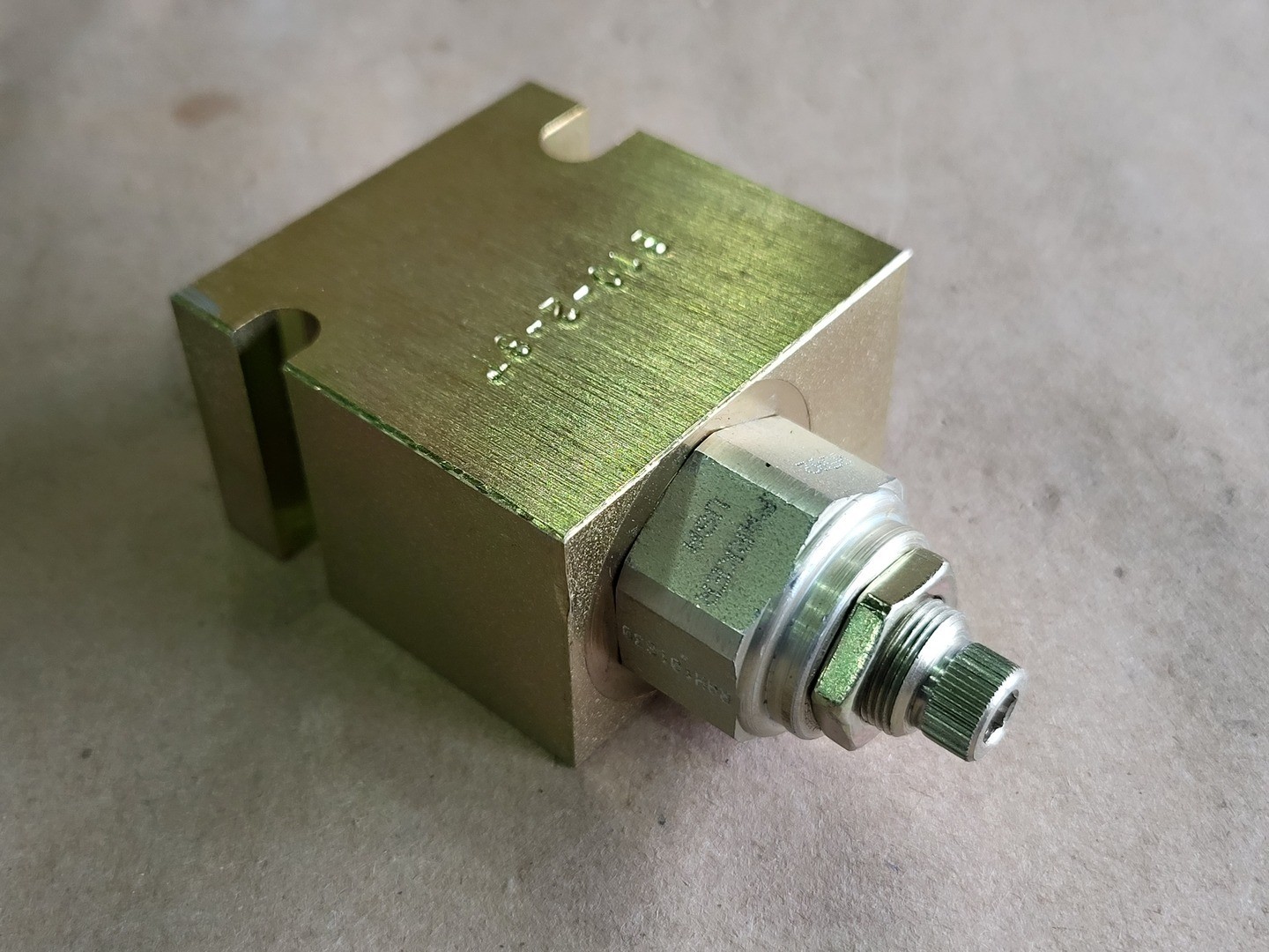 SURPLUS NEW PARKER B10-2-8T Valve Body – Parts & Components