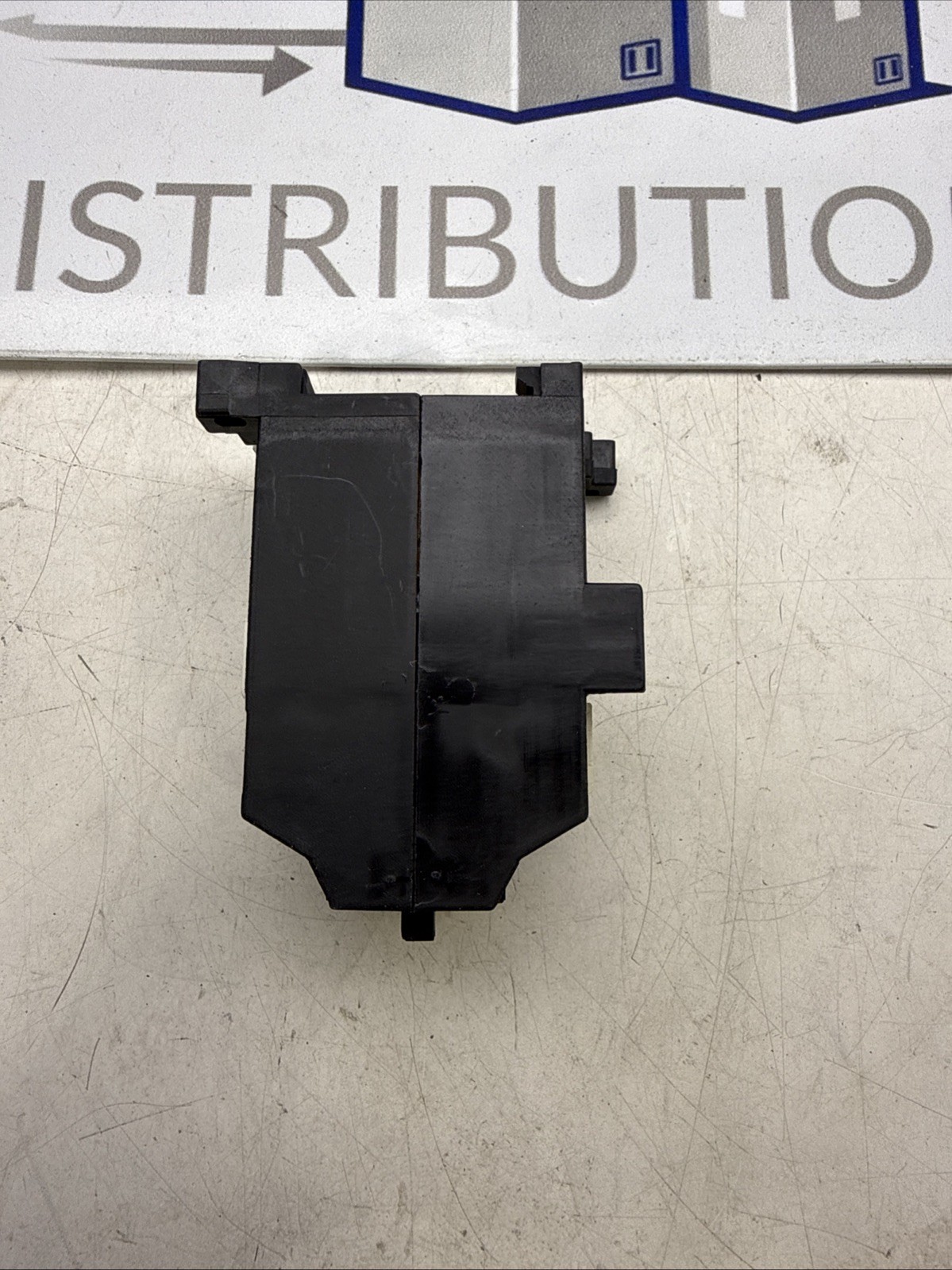 Klockner Moeller DIL 08-22-NA 300VAC 10A Max Contactor 110V 60Hz Coil