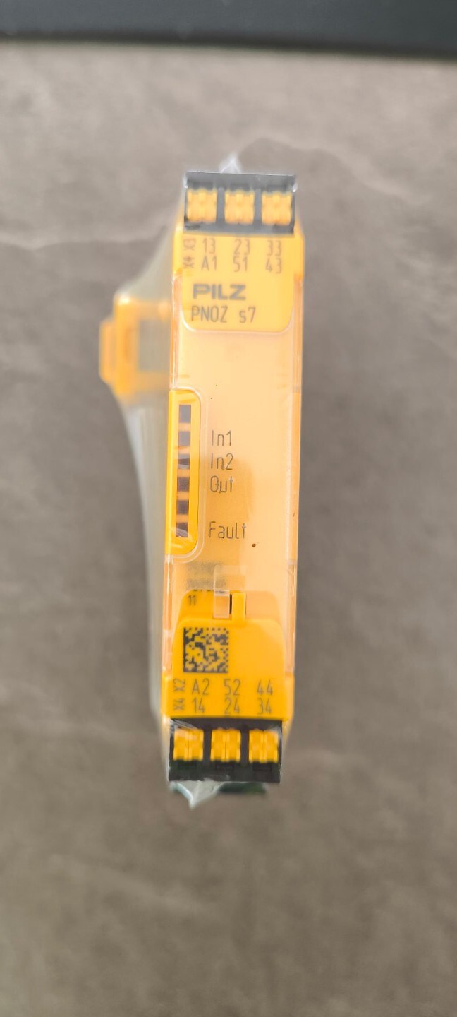 Pilz 751107 PNOZ S7 Relé Di Sicurezza 4no 1 nc