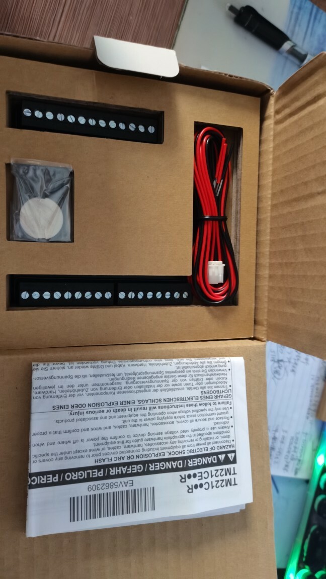 1PC TM221CE24R PLC TM221CE24R New In Box Free Fast Shipping