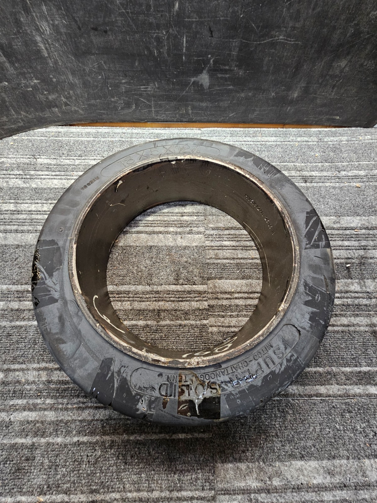 (QTY 1) Mitco Super Solid Smooth Press-On Forklift Tire 18x5x12-1/8, 253212