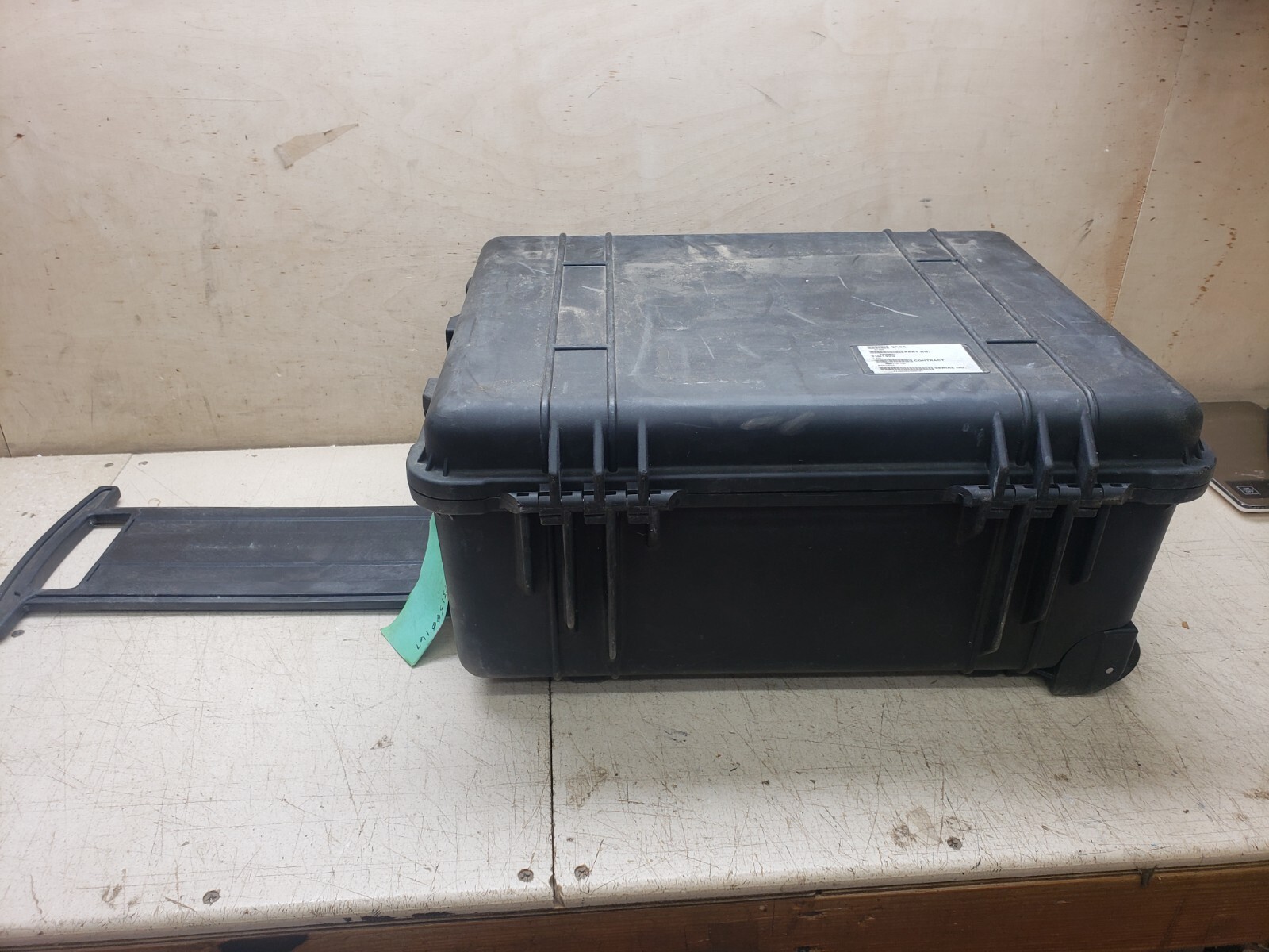 NOS Pelican Weathertight Hard Protector Case with Foam Insert 10″x18″ x 22″ OD