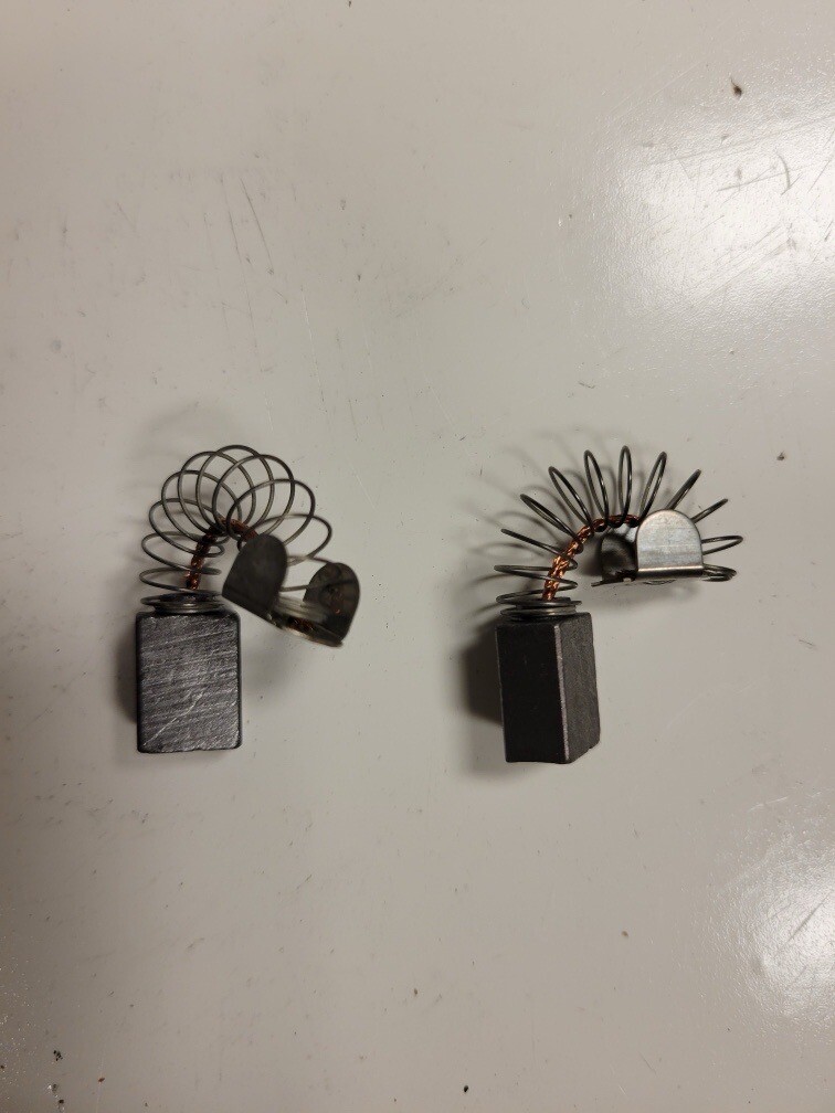 SET OF 2 NO NAME CARBON MOTOR BRUSH 2-6817-2 1/2″LENGTH 3/8″WIDTH 1/4″THICK