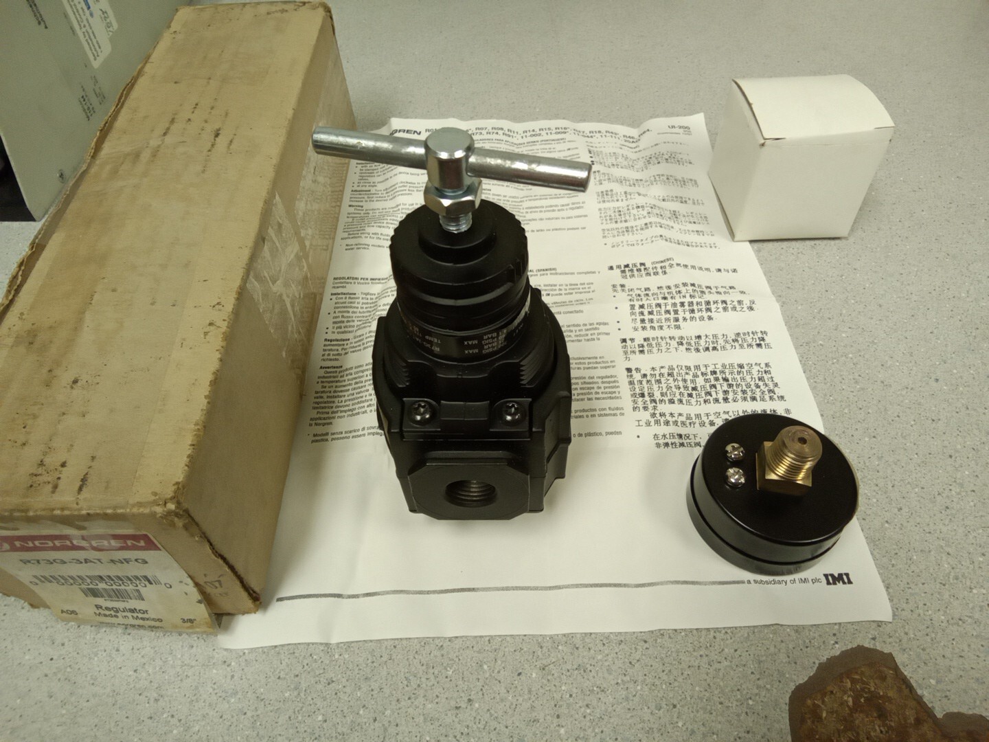 Norgren R73G-3AT-NFG Regulator with B40. 100-1998 Gage
