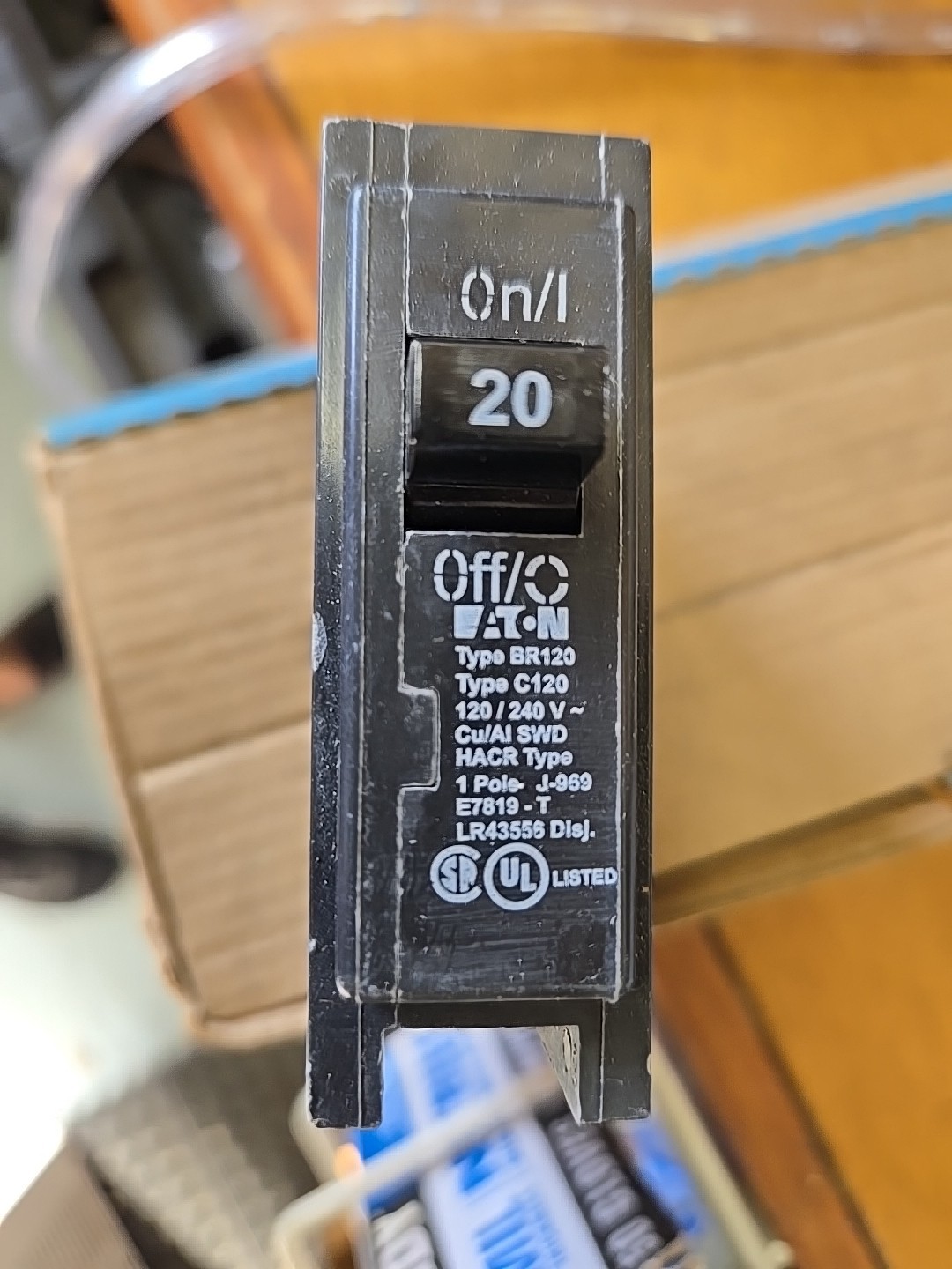 (1) NEW Eaton BR120 20Amp Single Pole Circuit Breaker Cutler Hammer