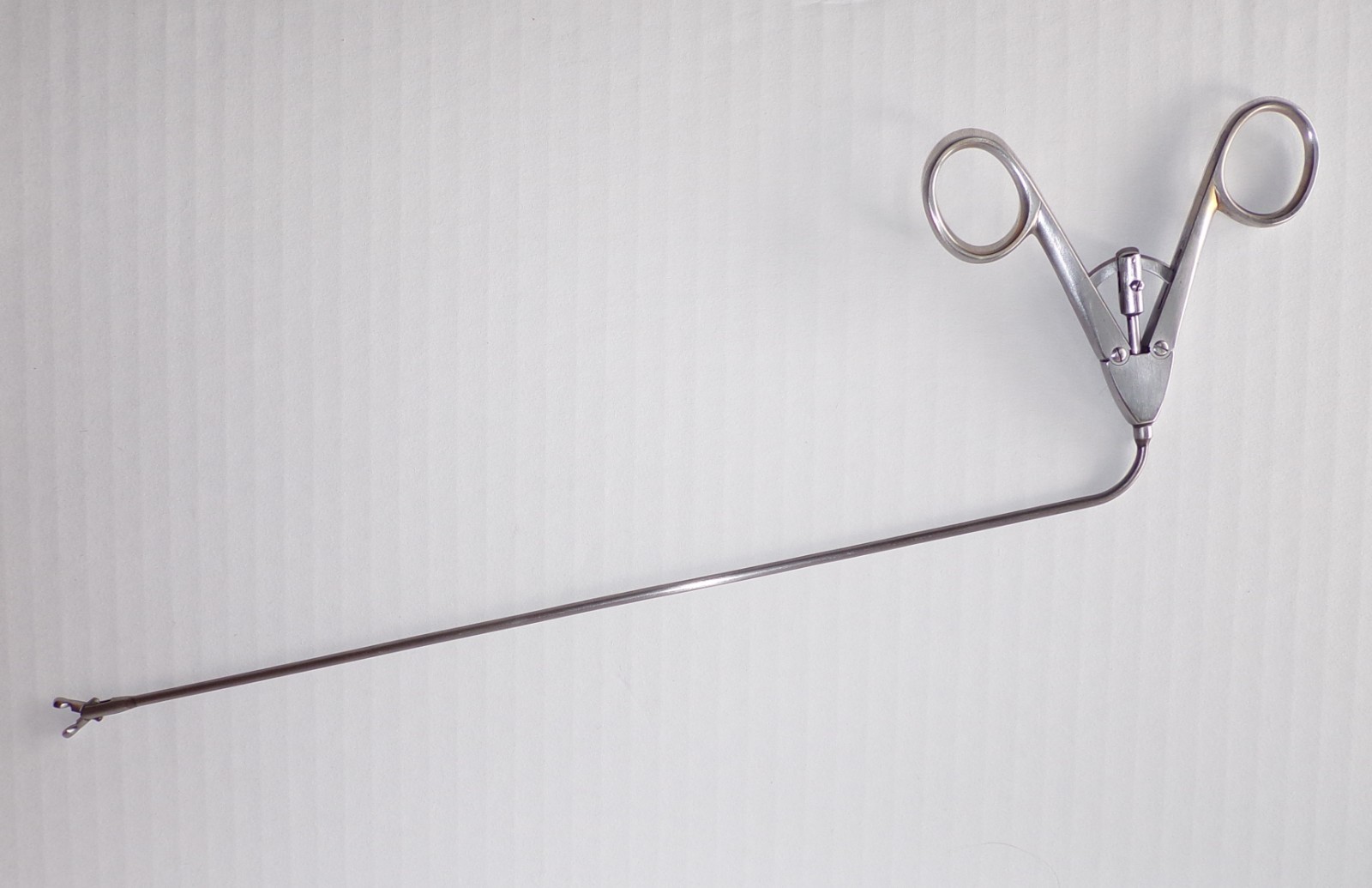 Pilling 84-1100 Forceps Malleable shaft, 4 mm cup, 12-5/8″ (32 cm)