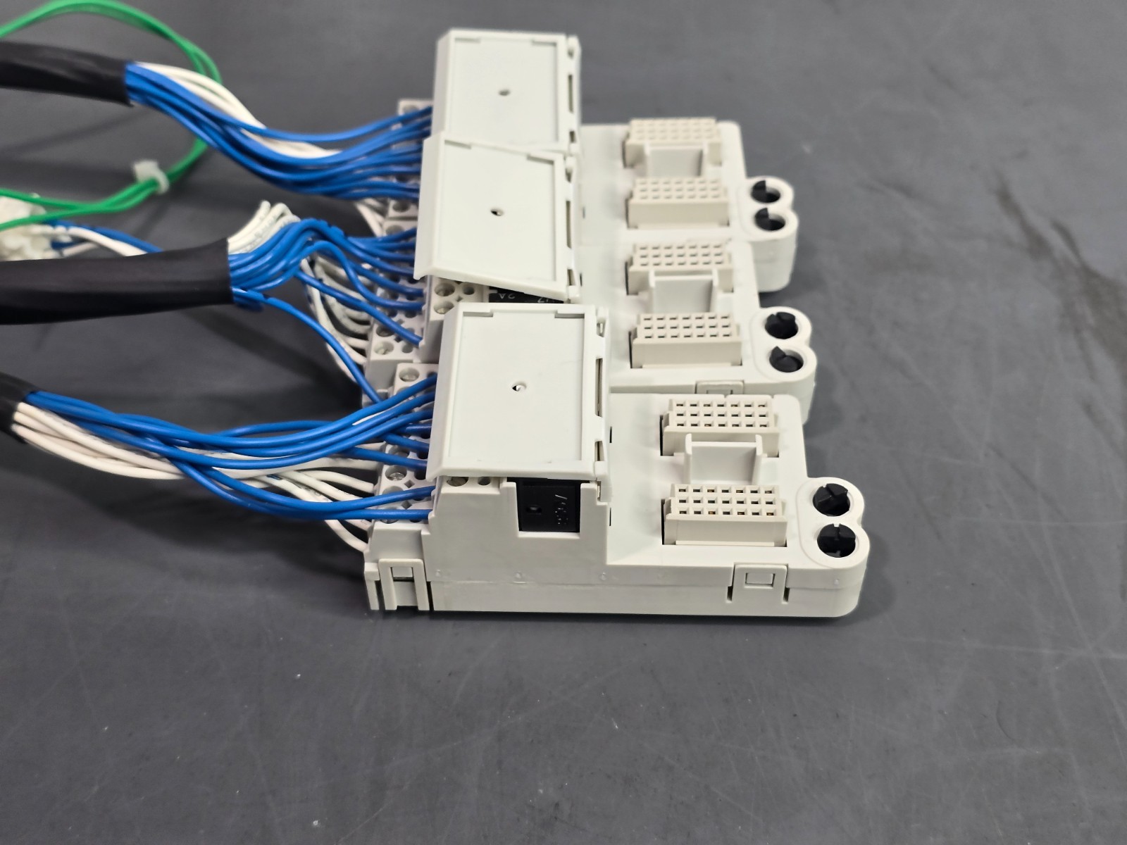 Lot of 3 Siemens IO-FST8-FT 8-channel Fused Field Terminal Block For 353R