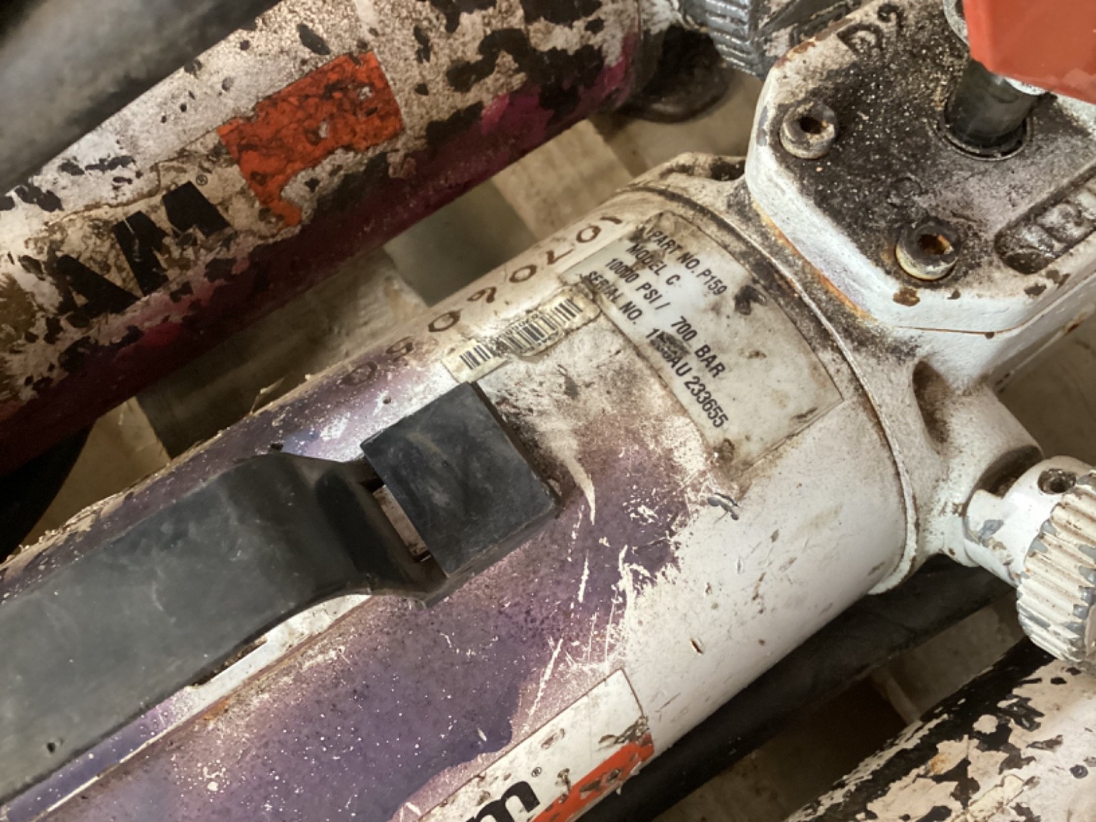 (1) SPX Power Team P159 Model C Hydraulic Hand Pump 10,000psi 700bar