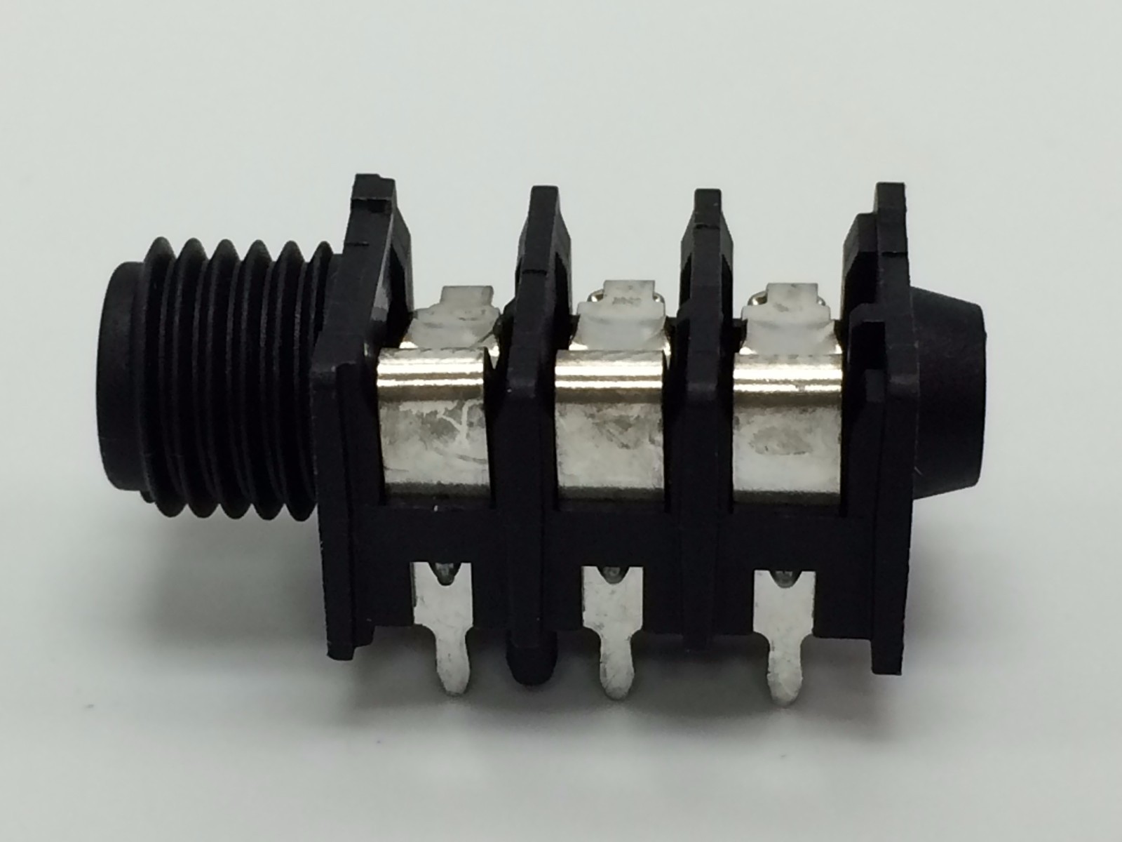 NEUTRIK NRJ6HF-1 1/4″ mono jack, switched (10 pieces)