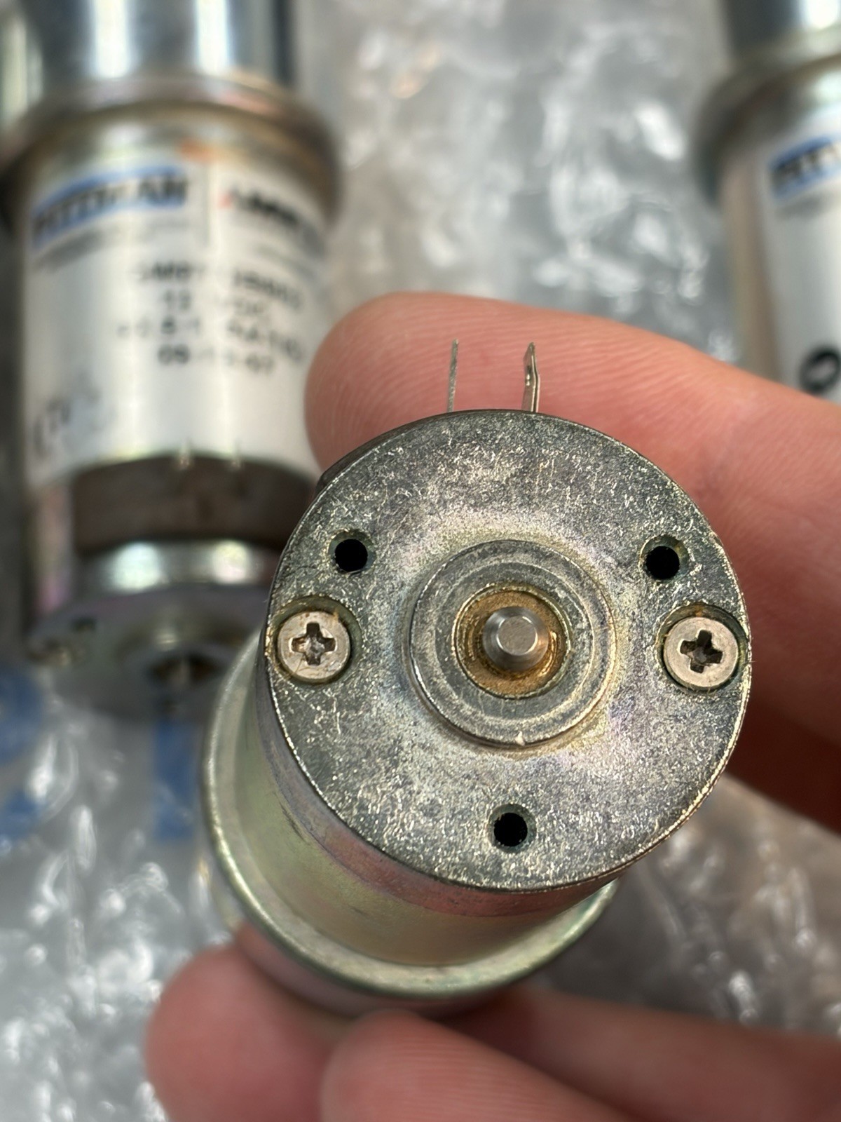 QTY 1 PITTMAN GEAR MOTOR 12 VOLTS 60.5:1 RATIO 3/16” SHAFT WITH FLAT CLEAN