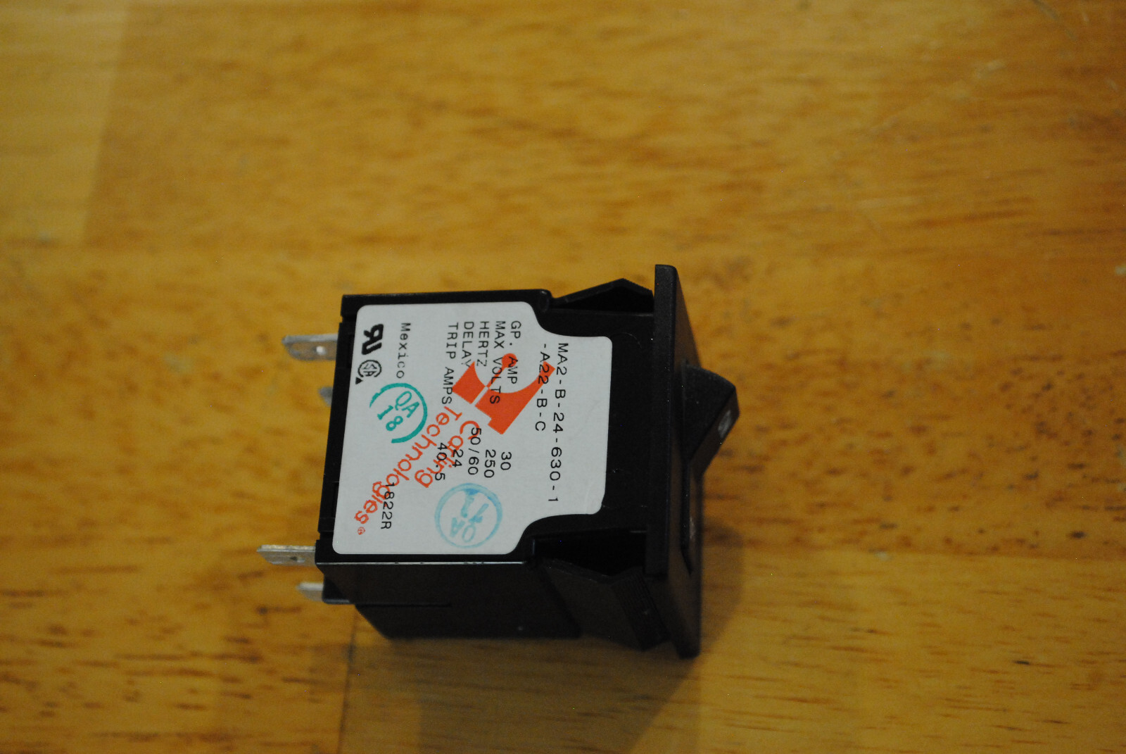 Lot of 2: CARLING TECH Switch MA2-B-24-630-1-A22-B-C, 30A, 120VAC, 240VAC, 80VDC