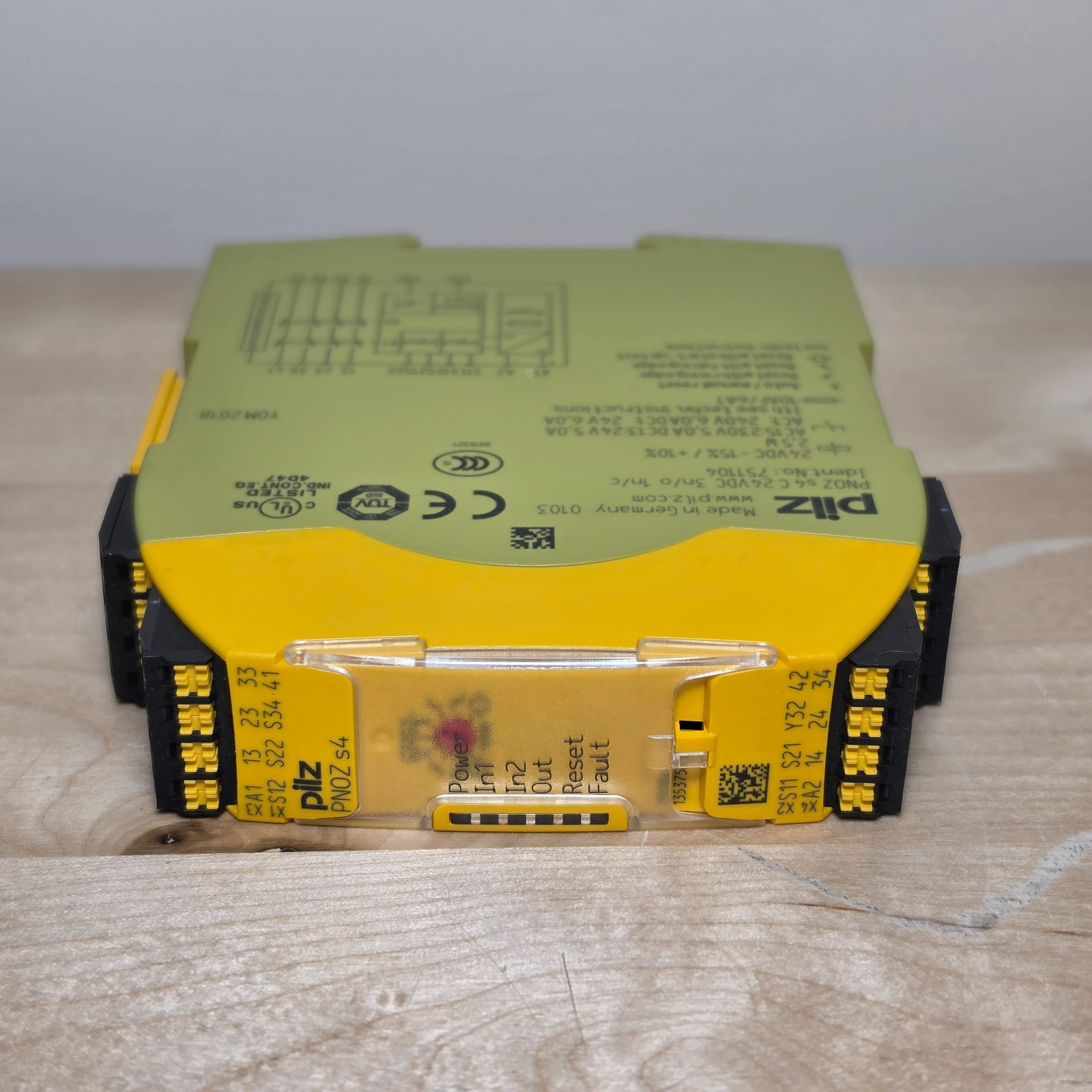 Pilz 751104 PNOZ s4 C 24VDC 3NO 1NC PNOZsigma Safety Relay