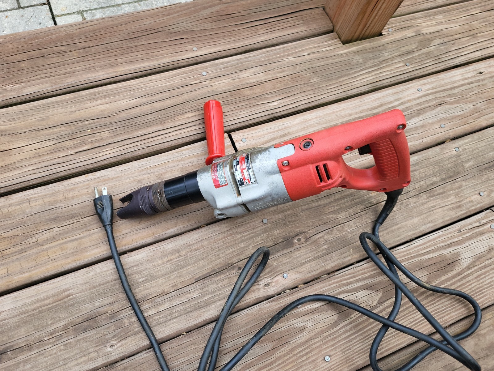 MILWAUKEE HEAVY DUTY SCREWSHOOTER, #6627-1, 0-750 RPM, 120V/AC 6 AMPS