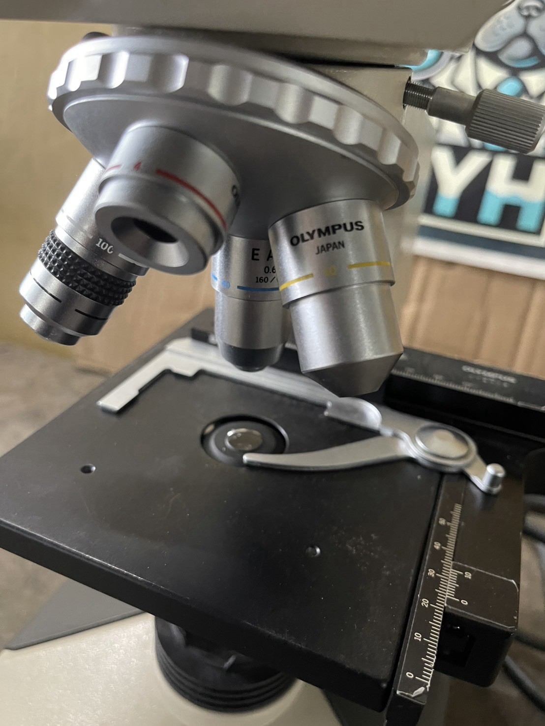 Olympus CH2 Binocular Microscope w/ 4x 10x 40x 100x Objectives Mechanical Stage