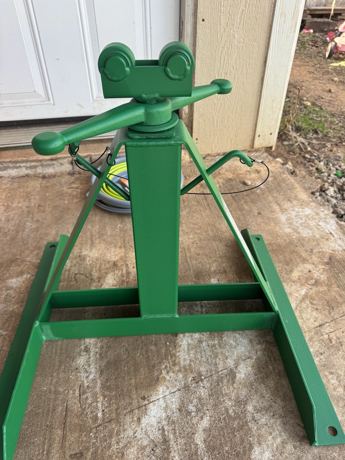 Greenlee Screw-Type Reel Stand Part Number 683 2500LB Capacity